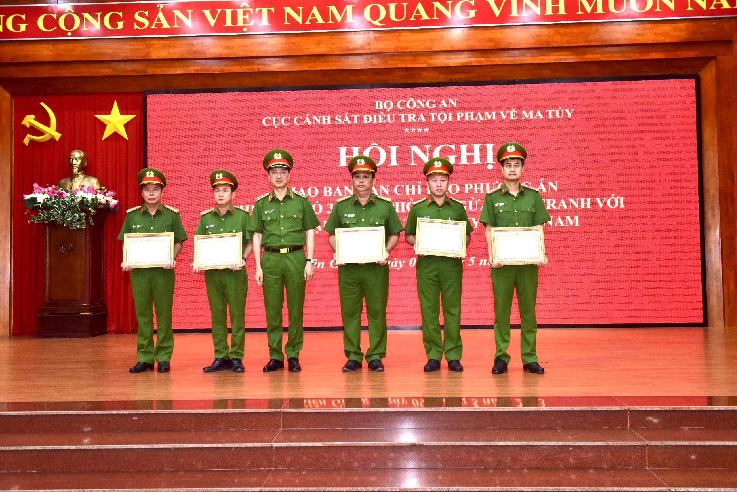 Triệt phá nhiều vụ án ma túy phức tạp trên tuyến biên giới Tây Nam - ảnh 5