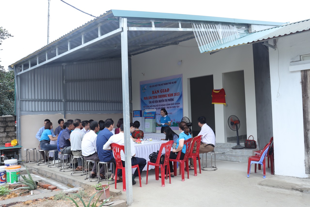 Bàn giao mái ấm tình thương cho phụ nữ khó khăn - ảnh 3