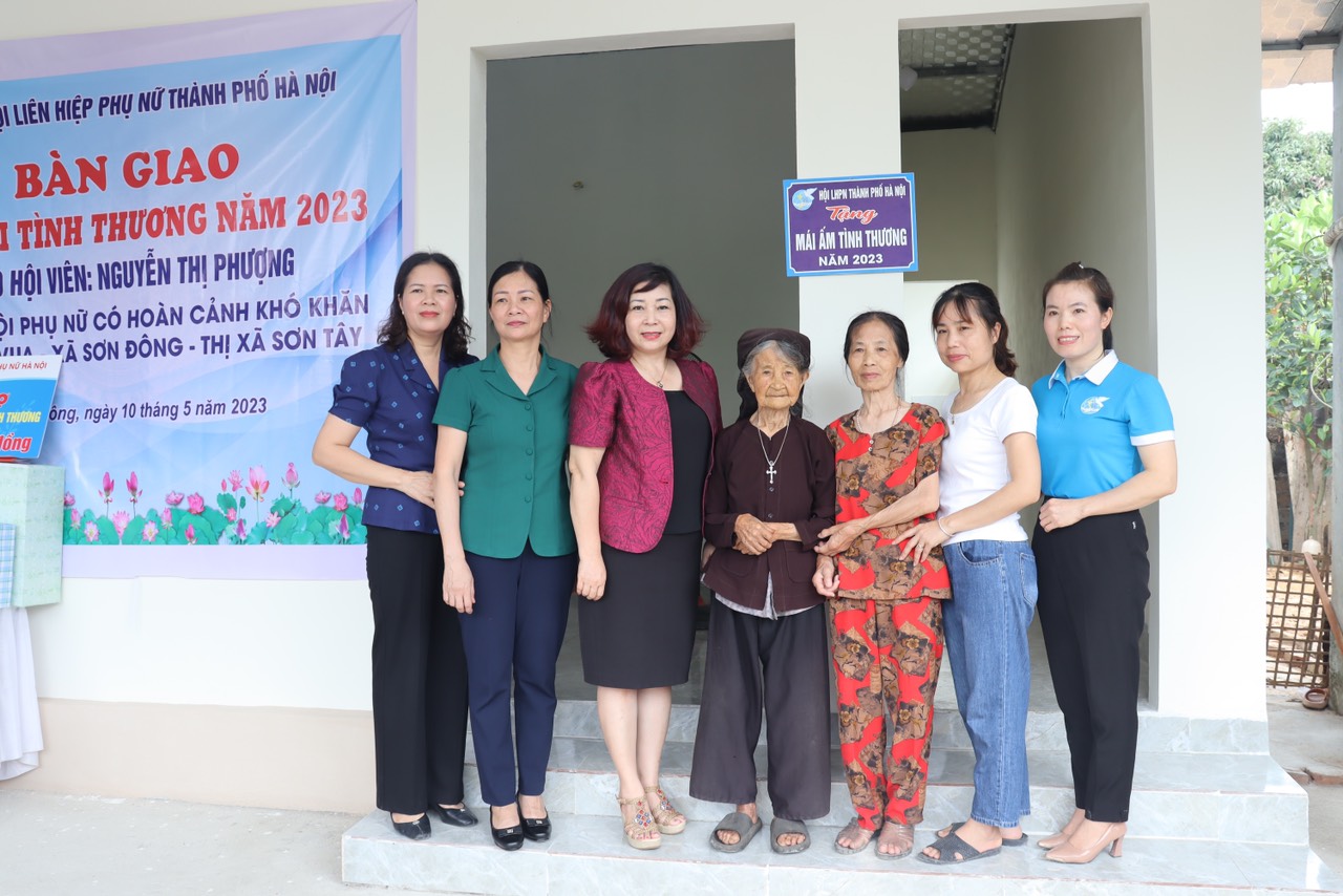 Bàn giao mái ấm tình thương cho phụ nữ khó khăn - ảnh 6