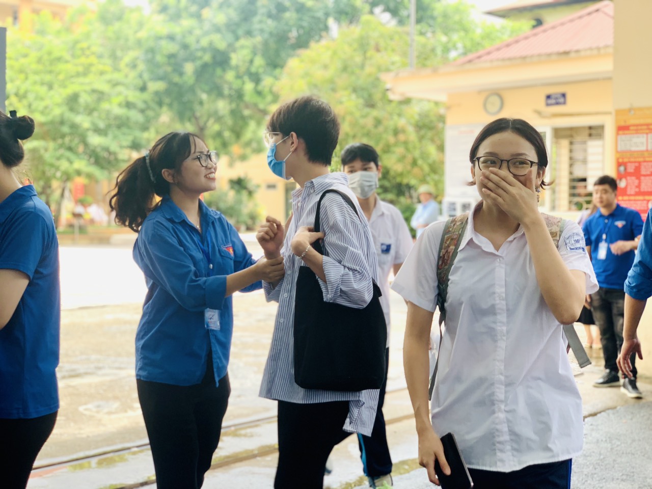 Những hình ảnh đẹp của các thí sinh trong ngày thi tốt nghiệp THPT đầu tiên - ảnh 10