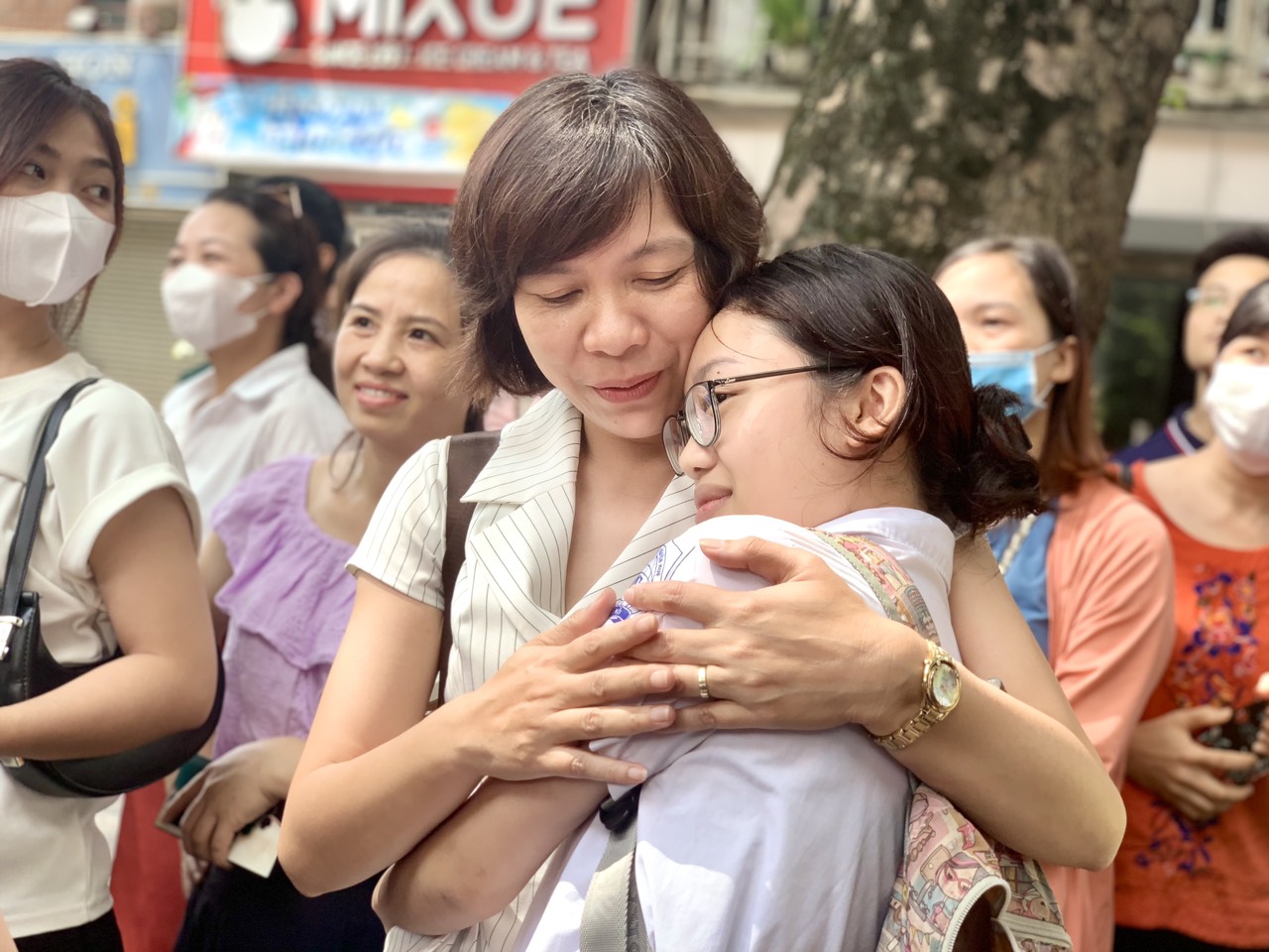 Những hình ảnh đẹp của các thí sinh trong ngày thi tốt nghiệp THPT đầu tiên - ảnh 7