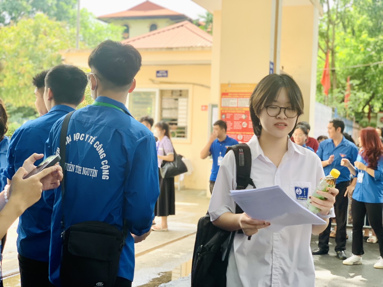 Bộ Giáo dục và Đào tạo thông tin về việc xử lý thí sinh chụp đề thi môn Toán và Ngữ văn gửi qua mạng - ảnh 1