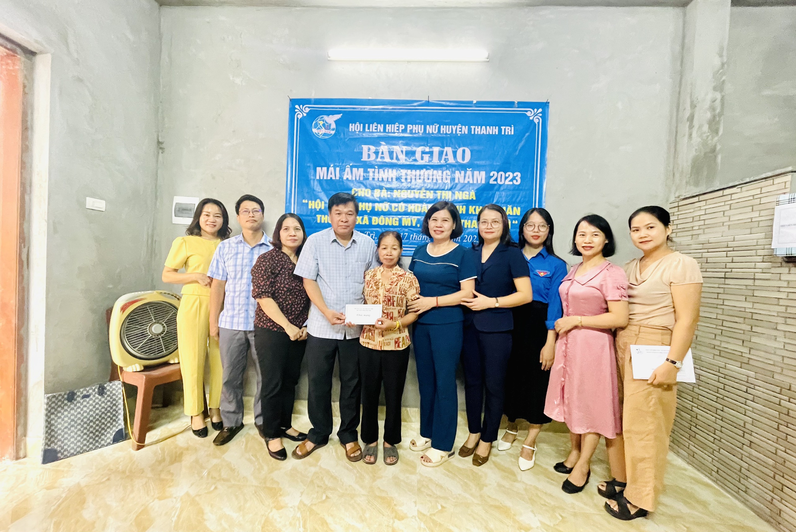  Hội LHPN huyện Thanh Trì: Bàn giao mái ấm tình thương cho hội viên phụ nữ có hoàn ảnh khó khăn  - ảnh 1