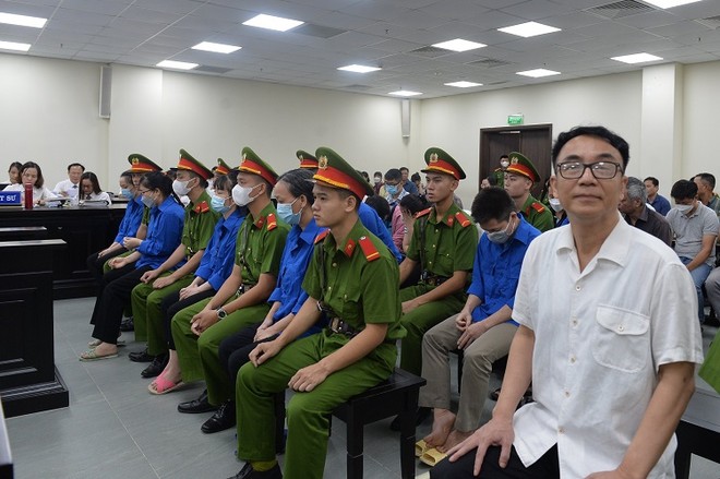 Cựu cục phó quản lý thị trường Trần Hùng hầu tòa vì nhận hối lộ 300 triệu đồng - ảnh 1