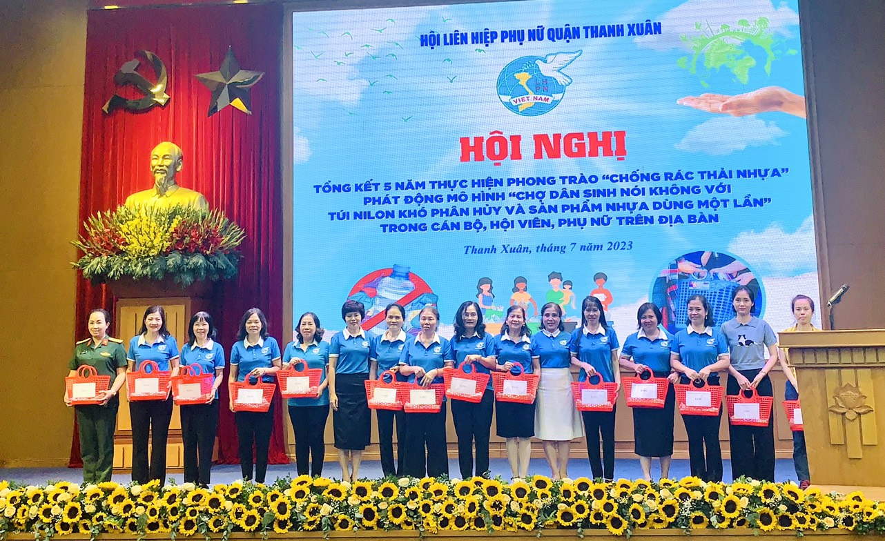 Hội LHPN quận Thanh Xuân: Ra mắt mô hình “Chợ dân sinh nói không với túi nilon khó phân hủy và sản phẩm nhựa dùng một lần” - ảnh 1