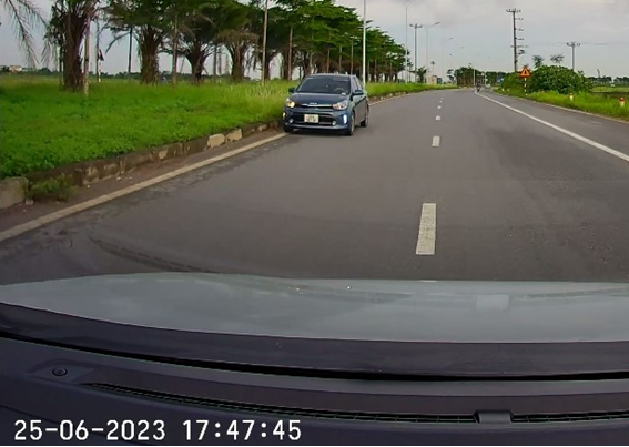 Hà Nội: Phạt tiền lái xe ô tô đi ngược chiều đường Cienco 5 - ảnh 1
