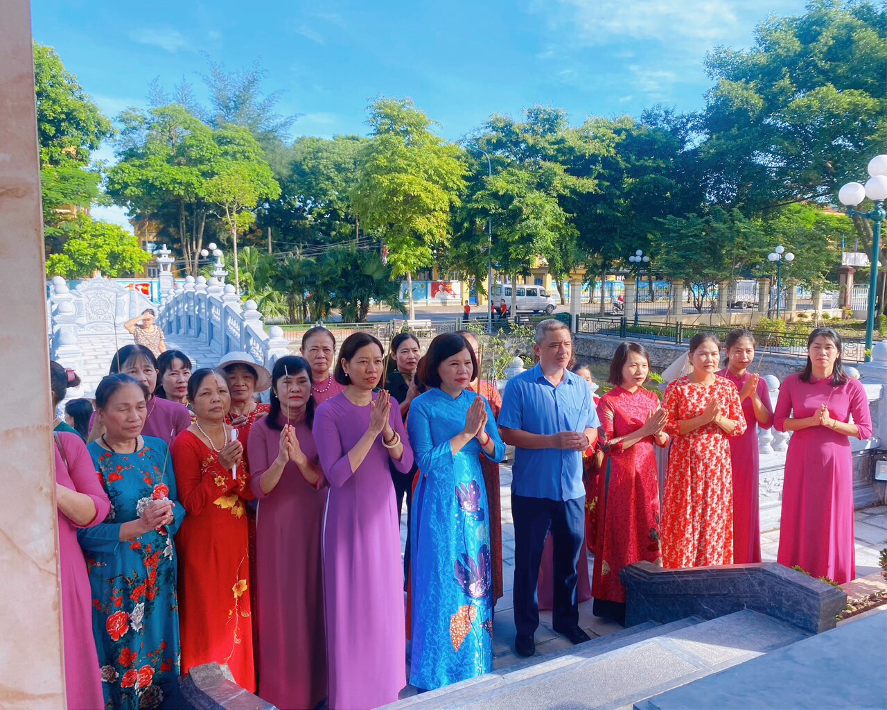 Hội LHPN huyện Thanh Trì: Tri ân và tặng quà người có công, các gia đình chính sách - ảnh 1