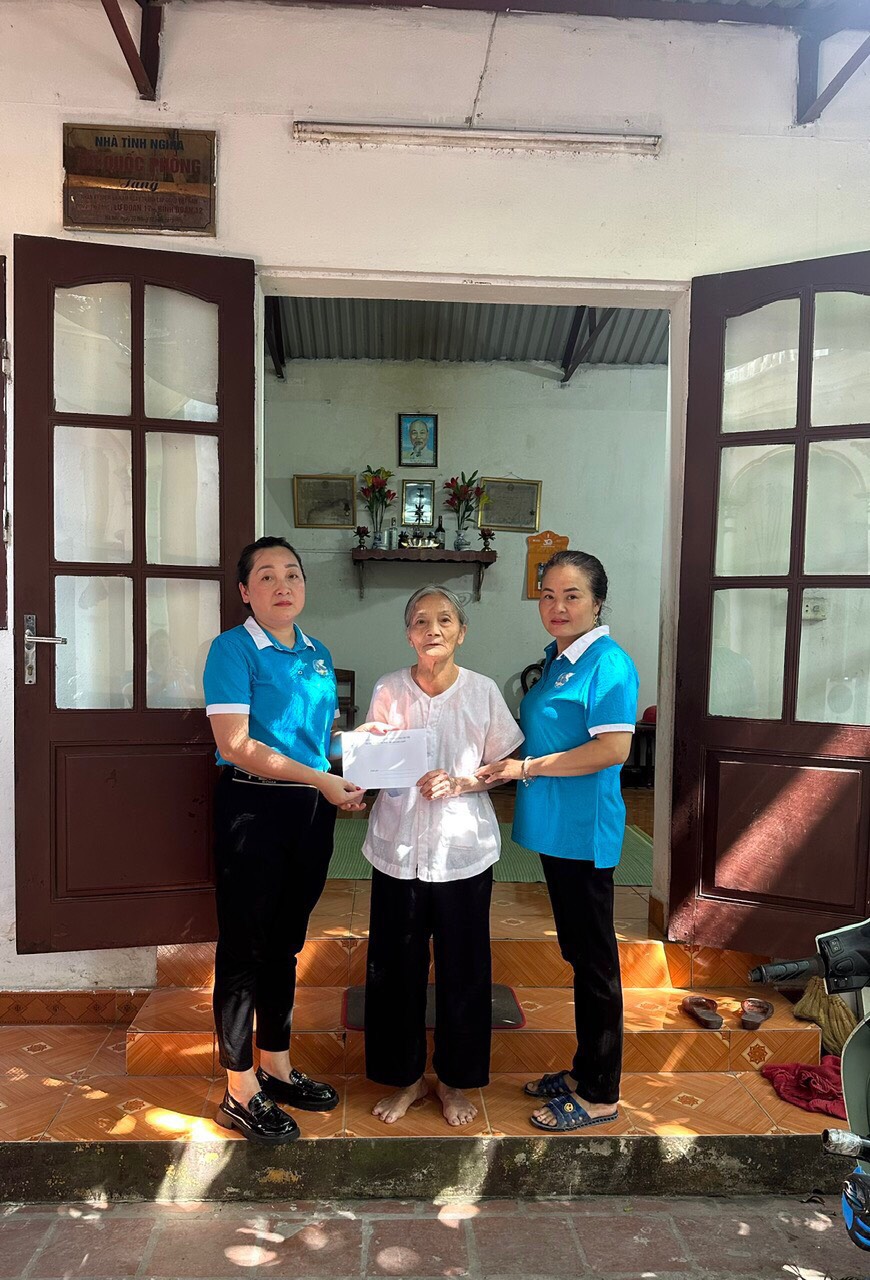 Hội LHPN huyện Thanh Trì: Tri ân và tặng quà người có công, các gia đình chính sách - ảnh 4