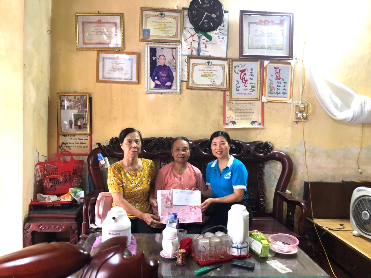 Hội LHPN huyện Thanh Trì: Tri ân và tặng quà người có công, các gia đình chính sách - ảnh 7