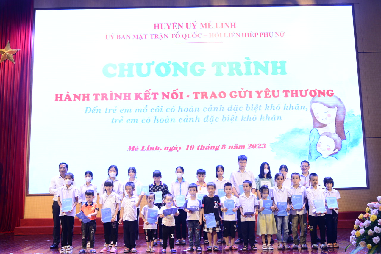 Huyện Mê Linh: Trao kinh phí đỡ đầu cho 140 trẻ em mồ côi, trẻ em có hoàn cảnh khó khăn - ảnh 6
