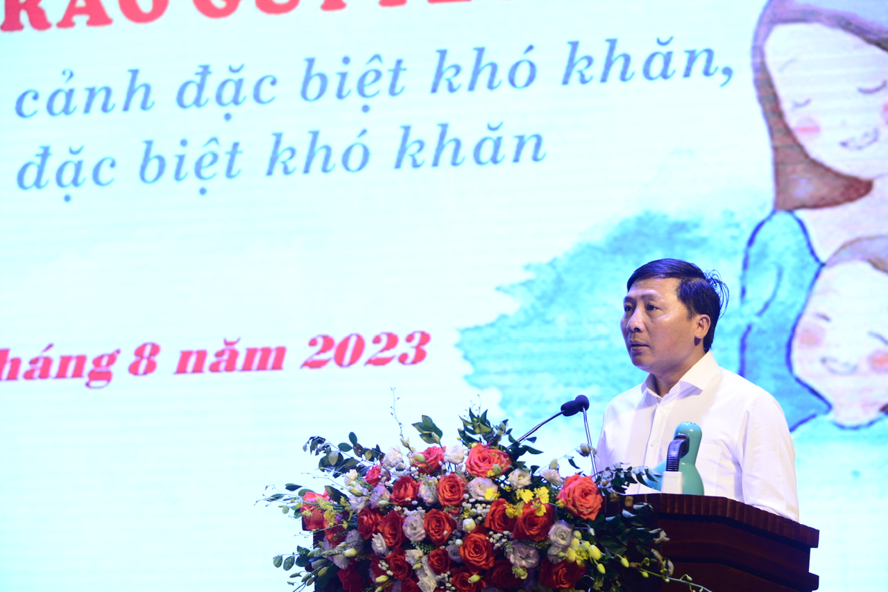 Huyện Mê Linh: Trao kinh phí đỡ đầu cho 140 trẻ em mồ côi, trẻ em có hoàn cảnh khó khăn - ảnh 2