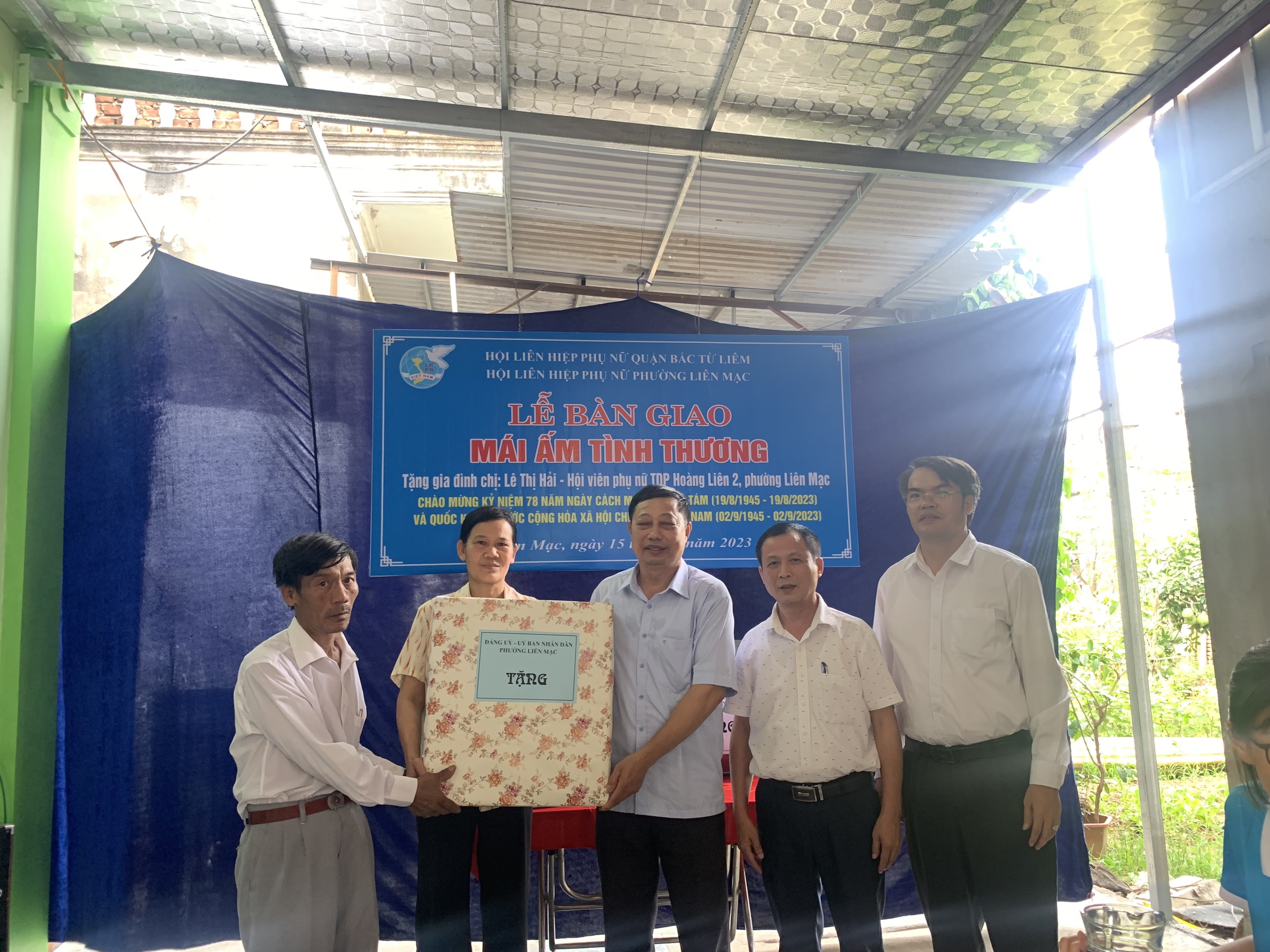 Hội LHPN quận Bắc Từ Liêm: Bàn giao mái ấm tình thương cho gia đình hội viên khó khăn - ảnh 6