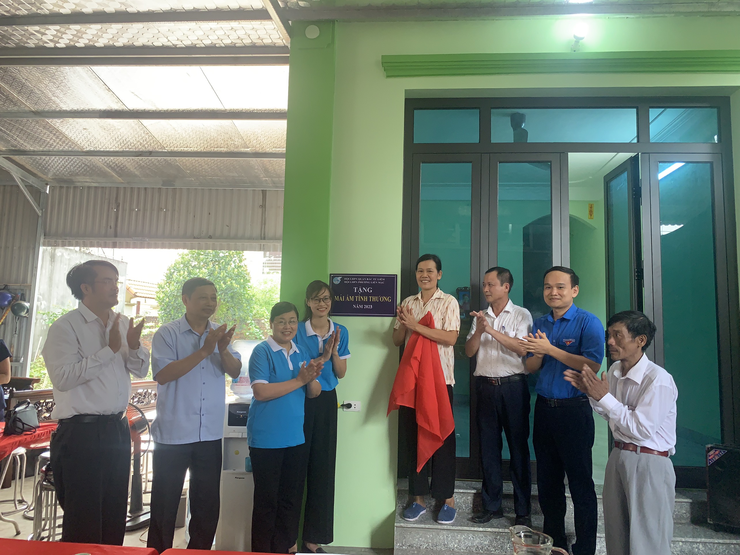 Hội LHPN quận Bắc Từ Liêm: Bàn giao mái ấm tình thương cho gia đình hội viên khó khăn - ảnh 3