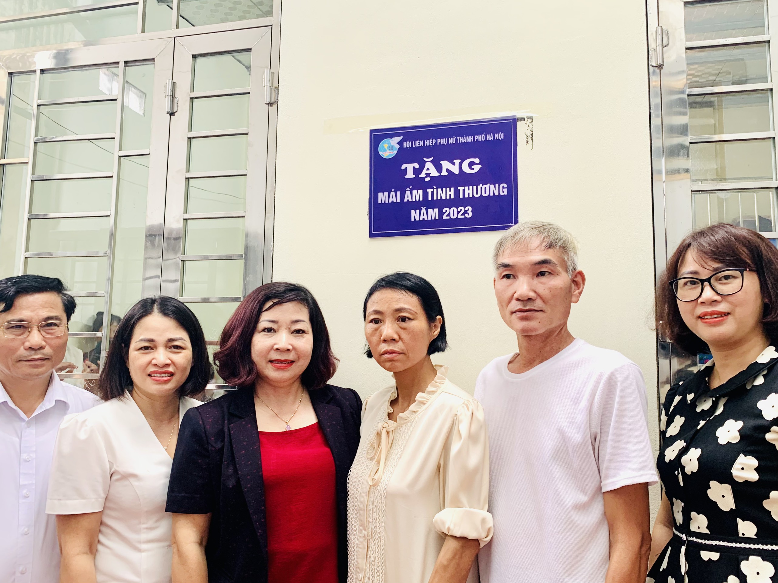 Hội LHPN TP Hà Nội: Bàn giao “Mái ấm tình thương” cho phụ nữ khó khăn ở quận Nam Từ Liêm - ảnh 8