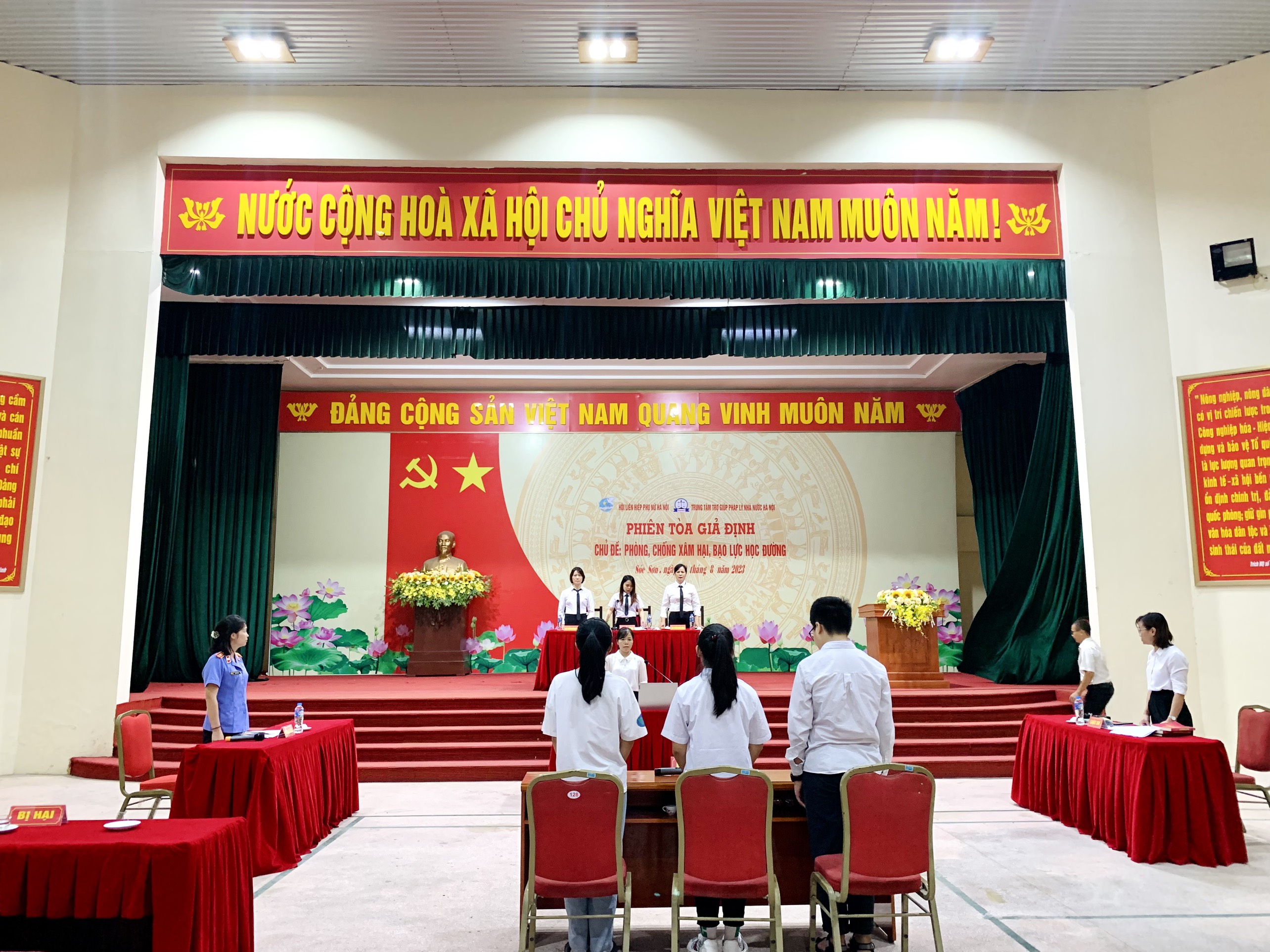 Tuyên truyền phòng chống xâm hại, bạo lực học đường cho học sinh thông qua phiên toà giả định - ảnh 1