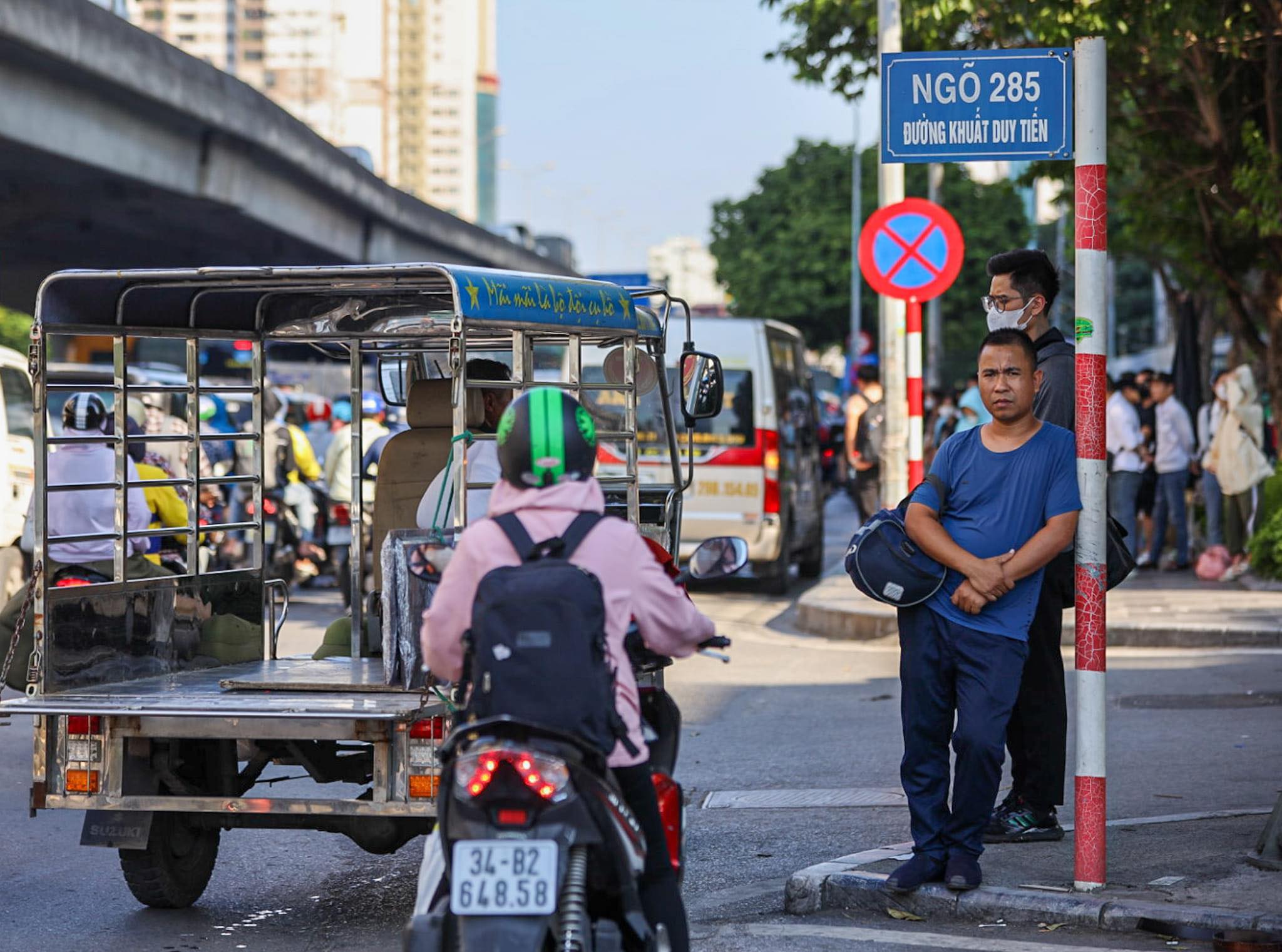 Ùn ứ nhiều  tuyến phố hướng ngoại thành trong ngày đầu nghỉ lễ - ảnh 1