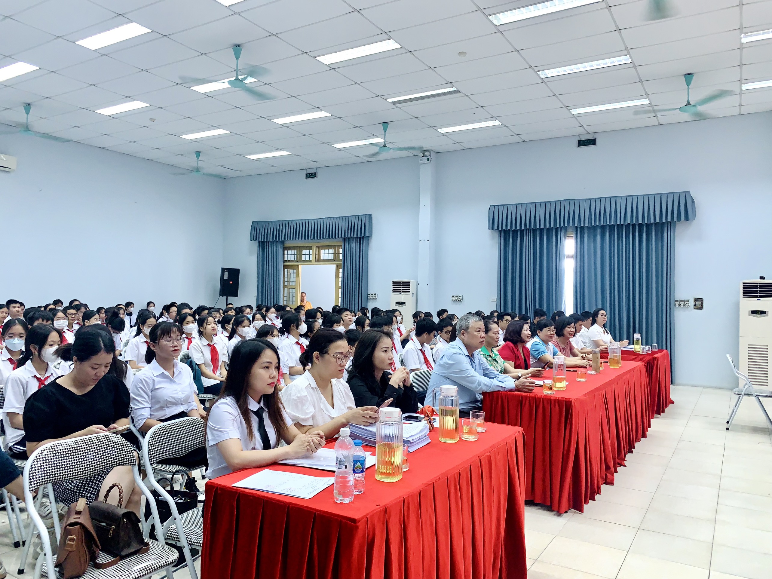 150 học sinh trường THCS Xuân Đỉnh được tiếp cận kiến thức pháp luật về phòng chống xâm hại, bạo lực học đường - ảnh 1
