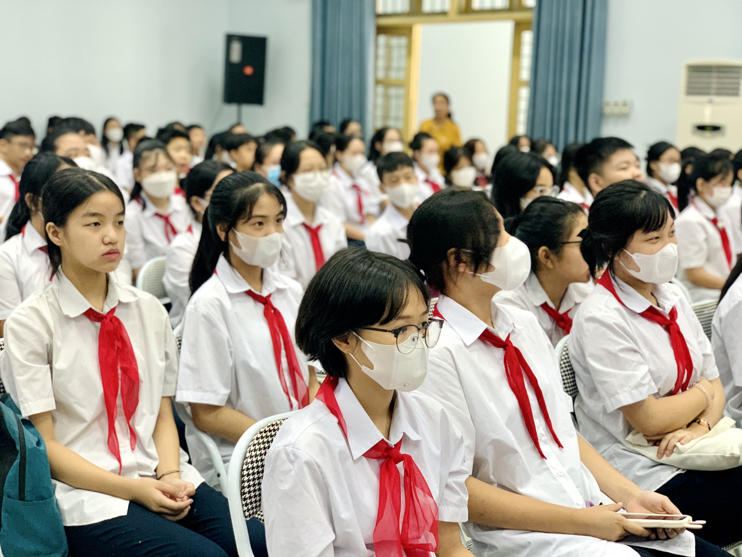 150 học sinh trường THCS Xuân Đỉnh được tiếp cận kiến thức pháp luật về phòng chống xâm hại, bạo lực học đường - ảnh 2