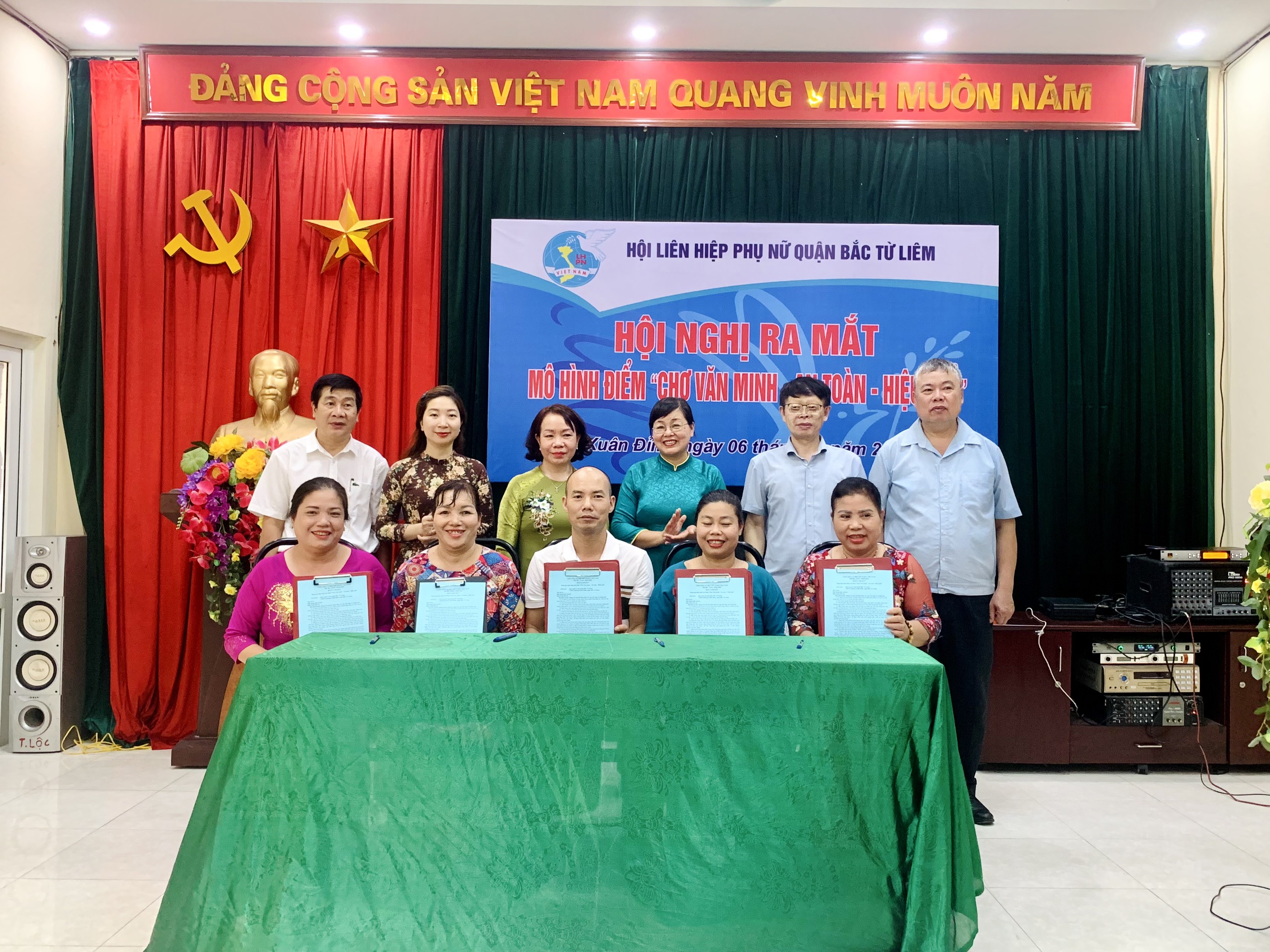 Hội LHPN quận Bắc Từ Liêm: Ra mắt mô hình điểm “Chợ văn minh – an toàn – hiệu quả” - ảnh 9