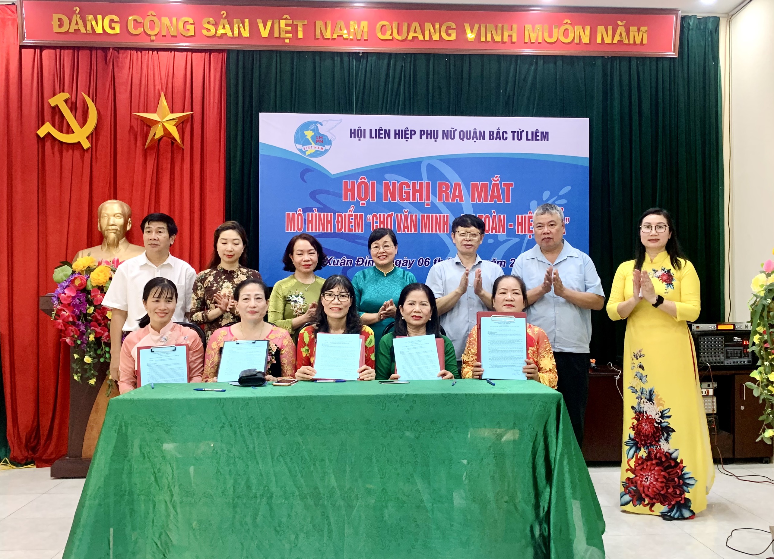 Hội LHPN quận Bắc Từ Liêm: Ra mắt mô hình điểm “Chợ văn minh – an toàn – hiệu quả” - ảnh 8