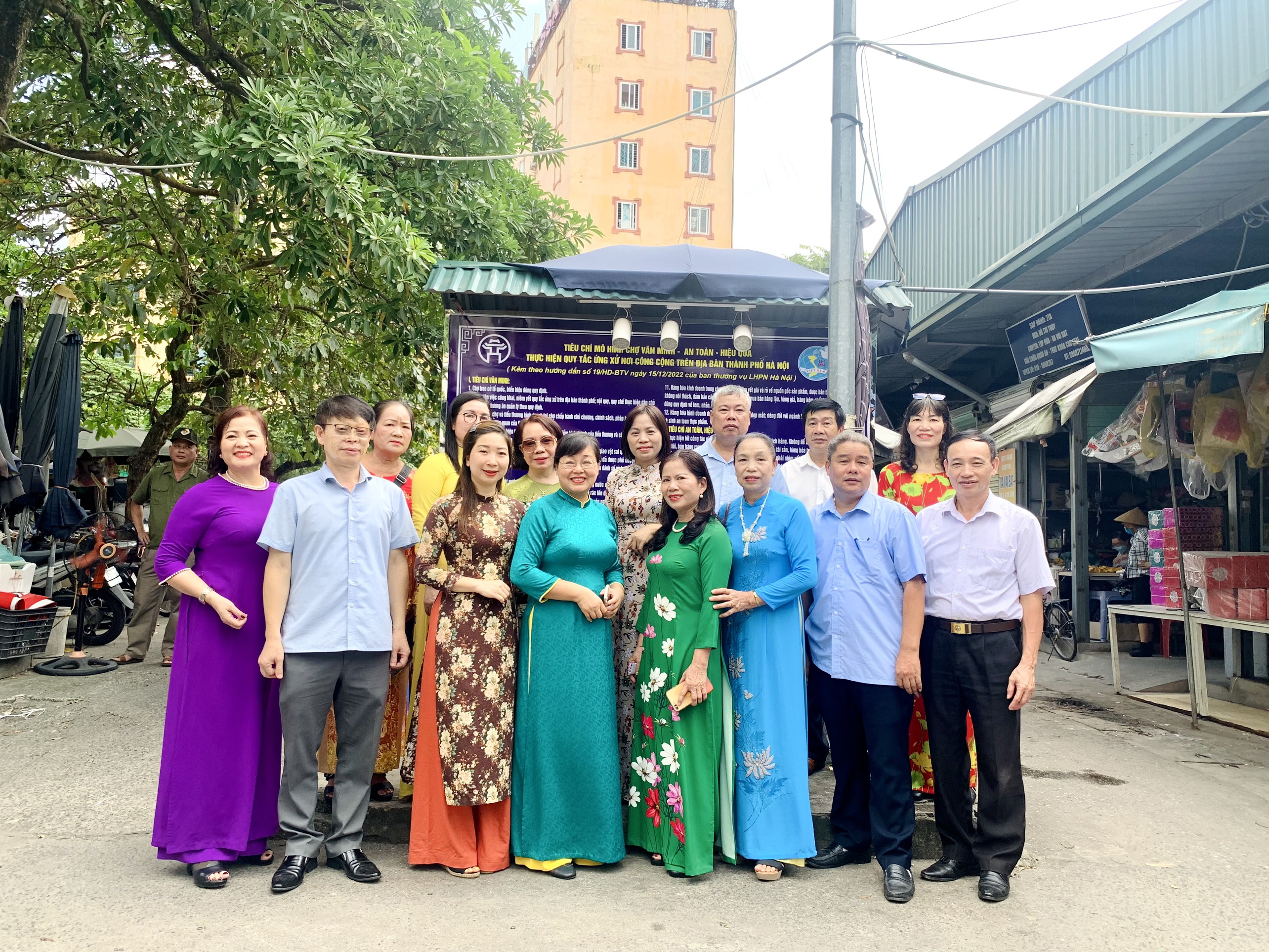 Hội LHPN quận Bắc Từ Liêm: Ra mắt mô hình điểm “Chợ văn minh – an toàn – hiệu quả” - ảnh 2