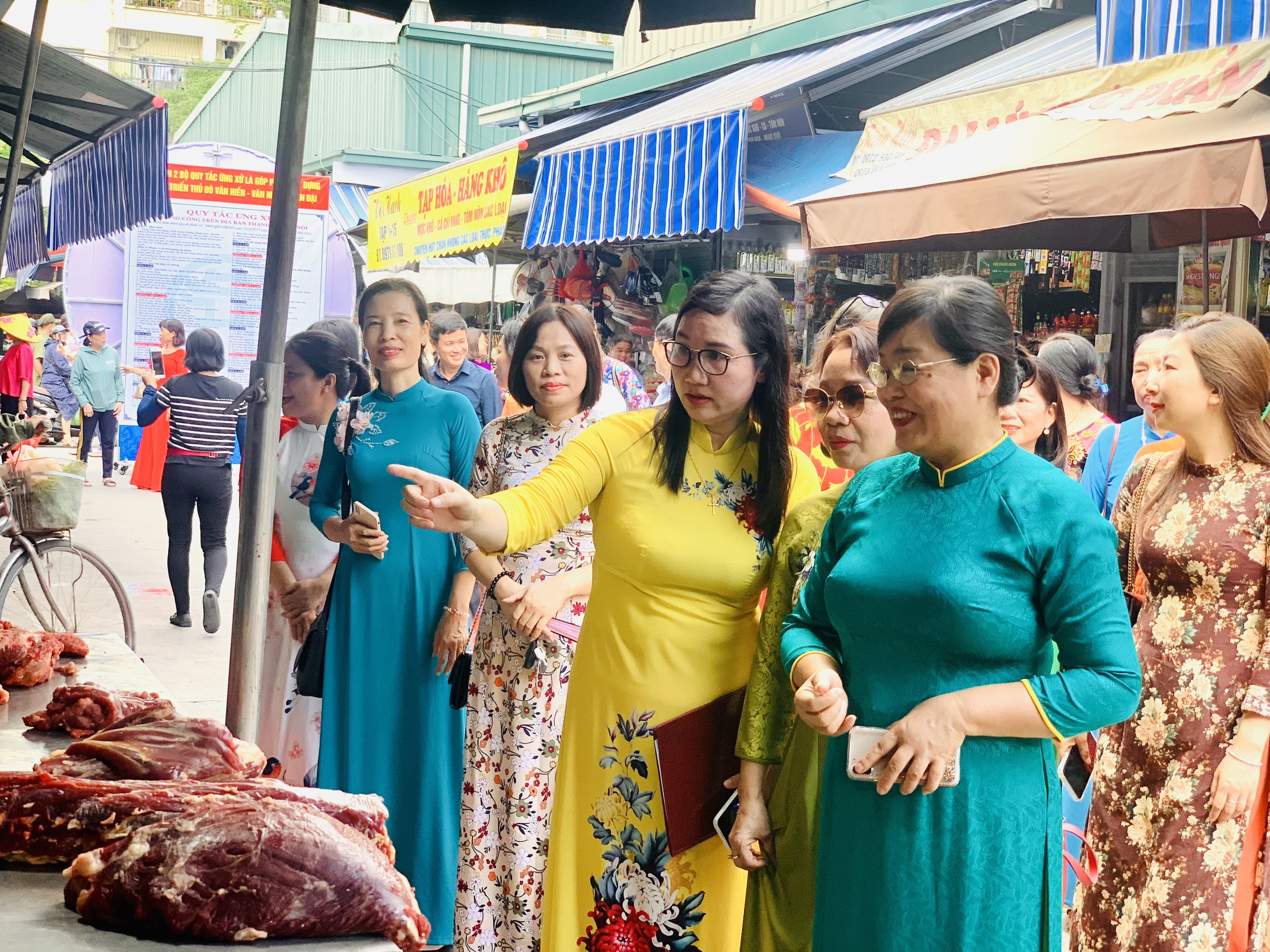 Hội LHPN quận Bắc Từ Liêm: Ra mắt mô hình điểm “Chợ văn minh – an toàn – hiệu quả” - ảnh 5