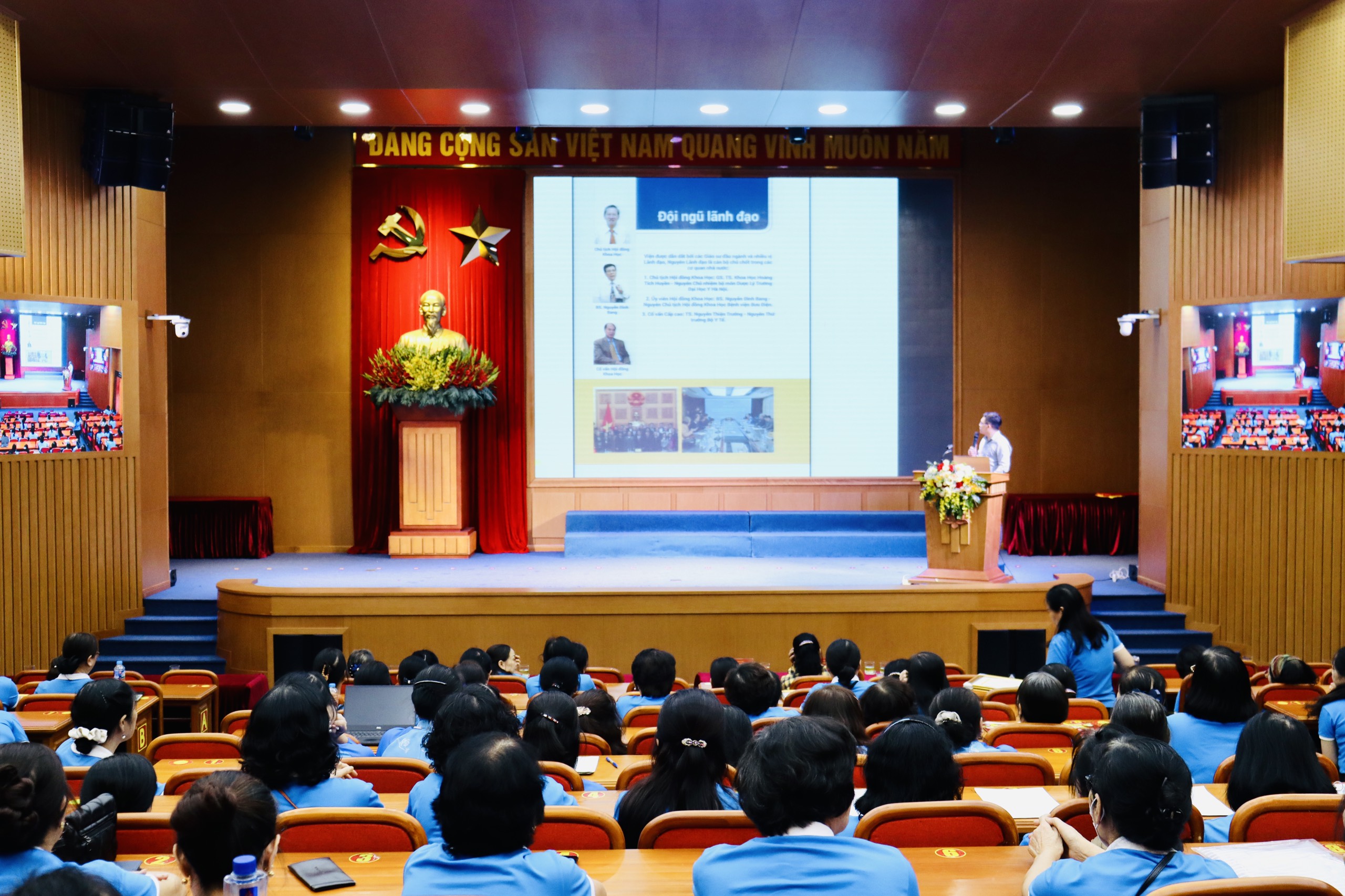 Gặp mặt kỷ niệm ngày thành lập Hội LHPN Việt Nam và trao giải Cuộc thi Đoạn đường/tuyến phố bích họa/nở hoa - ảnh 7