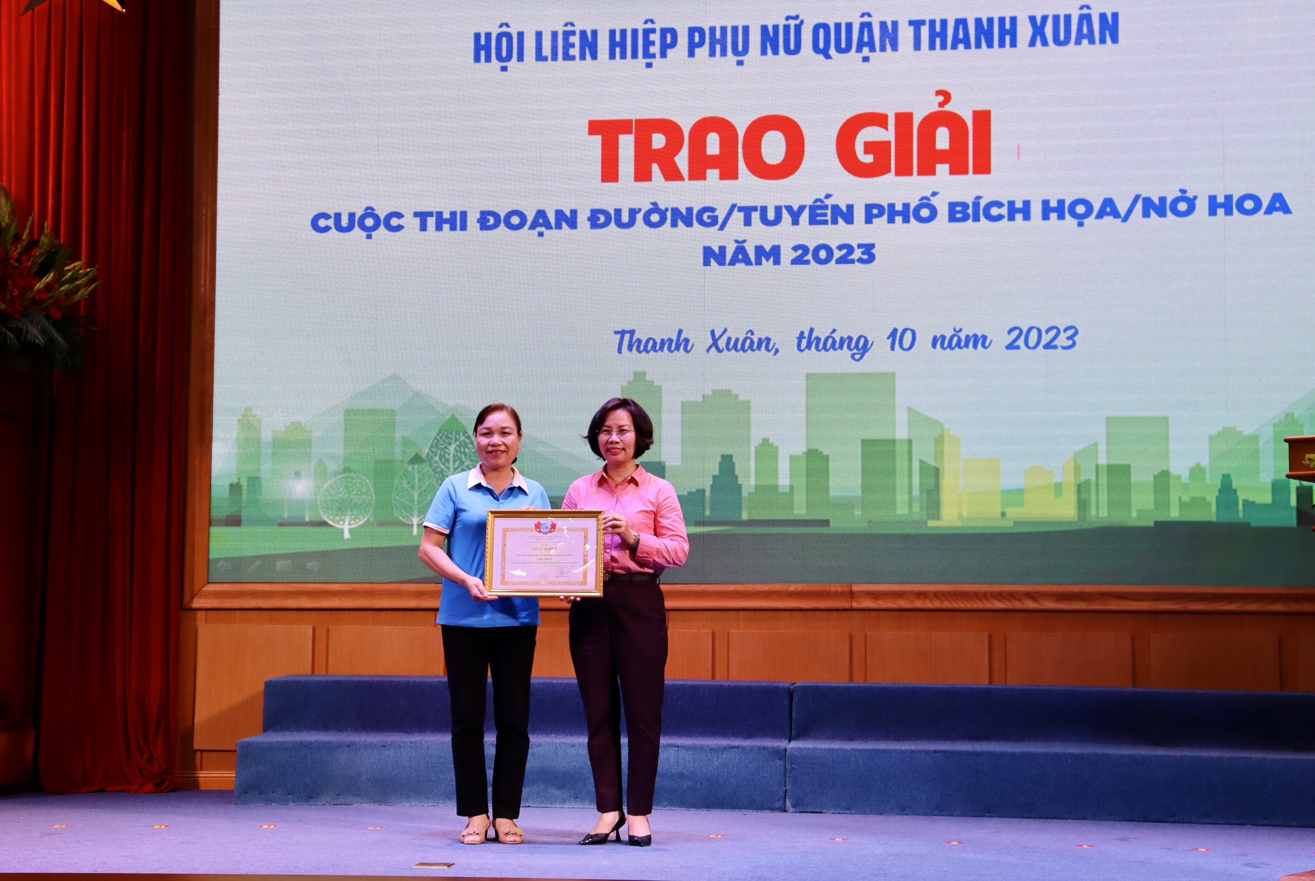 Gặp mặt kỷ niệm ngày thành lập Hội LHPN Việt Nam và trao giải Cuộc thi Đoạn đường/tuyến phố bích họa/nở hoa - ảnh 4