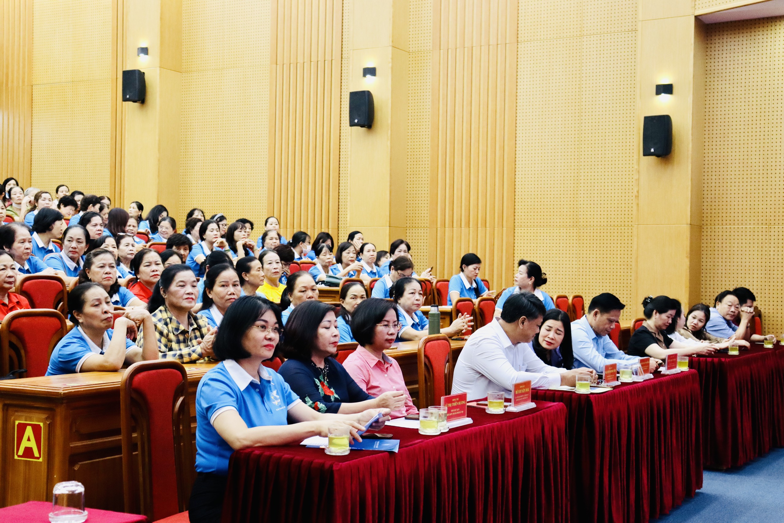 Gặp mặt kỷ niệm ngày thành lập Hội LHPN Việt Nam và trao giải Cuộc thi Đoạn đường/tuyến phố bích họa/nở hoa - ảnh 1