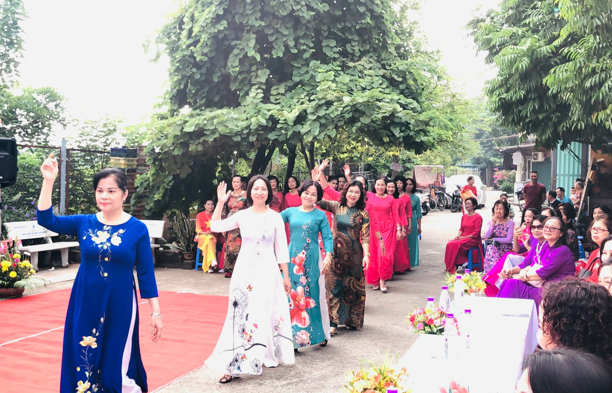 Ngày hội “áo dài ven sông” đến với nữ lao động nhập cư - ảnh 1