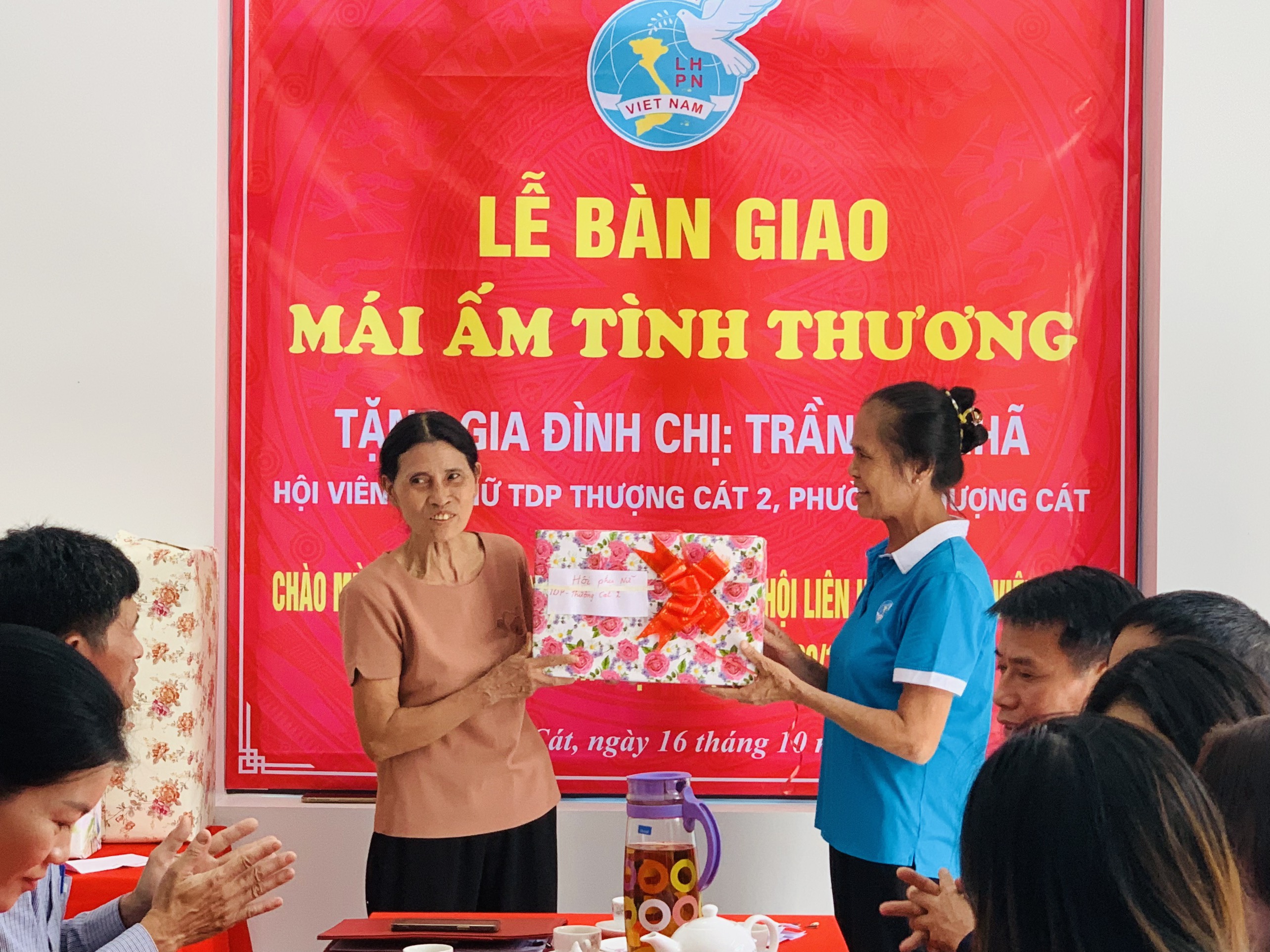 Hội LHPN quận Bắc Từ Liêm: Trao “Mái ấm tình thương” cho gia đình bà Trần Thị Nhã - ảnh 7