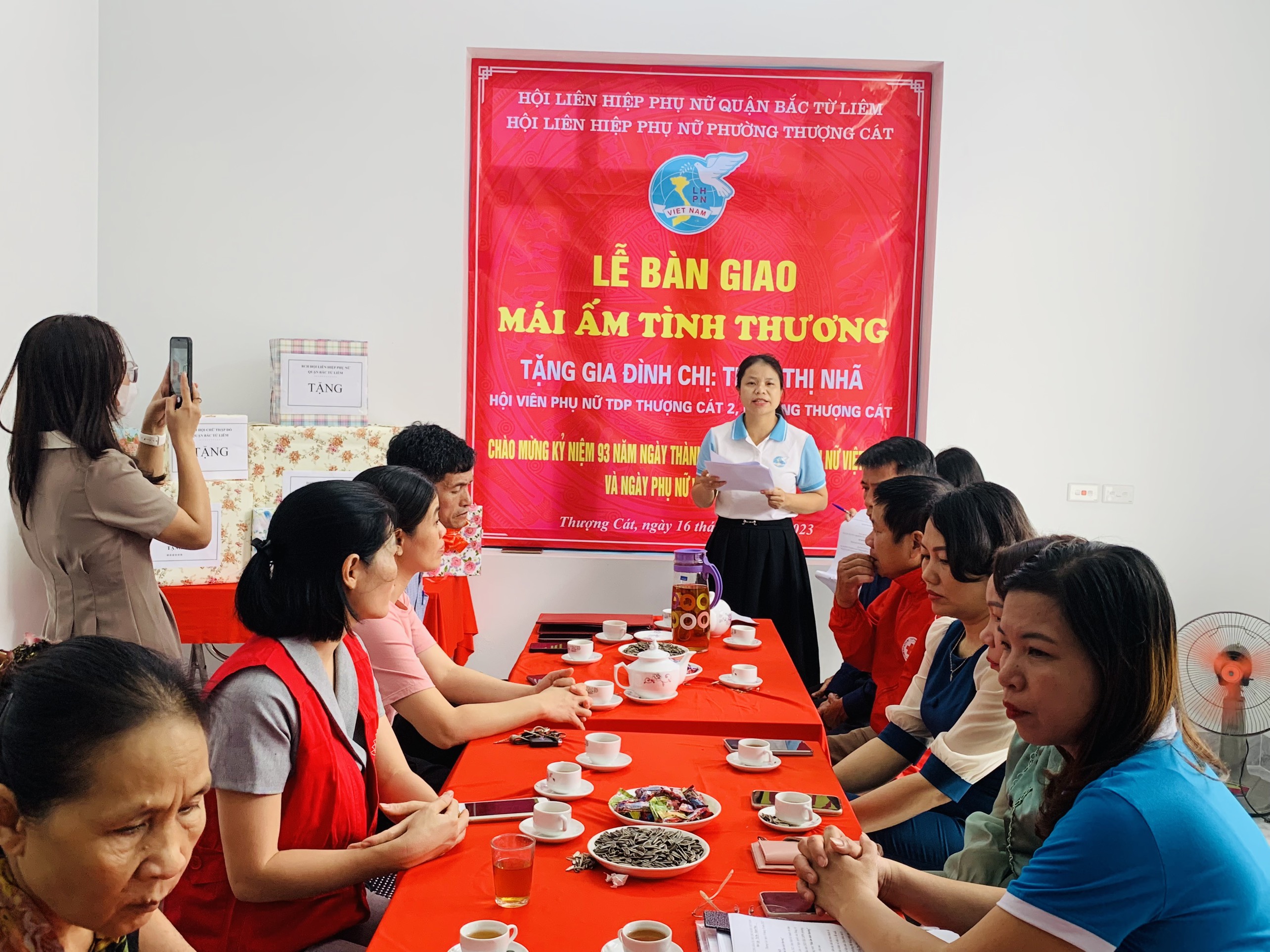Hội LHPN quận Bắc Từ Liêm: Trao “Mái ấm tình thương” cho gia đình bà Trần Thị Nhã - ảnh 1