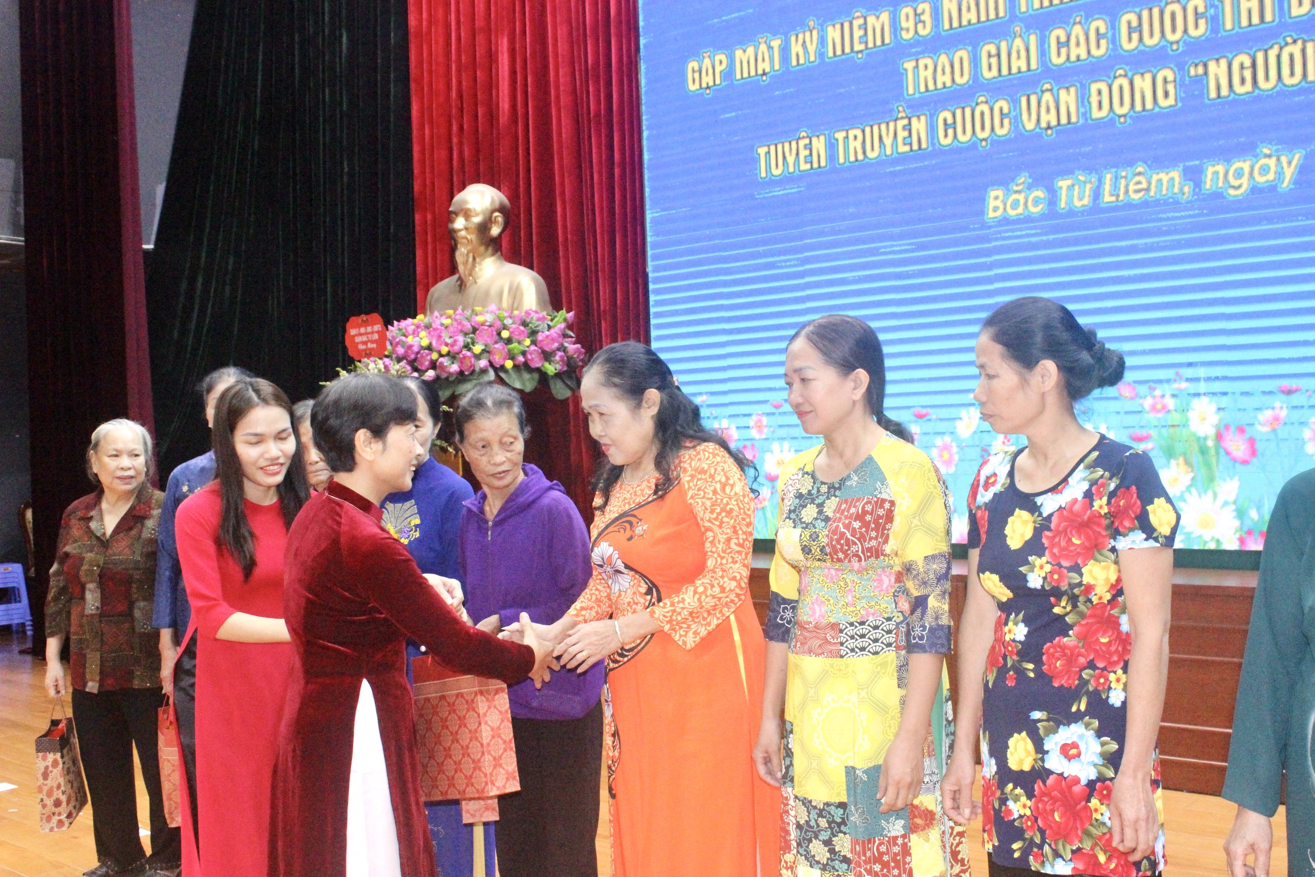 Hội LHPN quận Bắc Từ Liêm: Gặp mặt kỷ niệm 93 năm ngày thành lập Hội LHPN Việt Nam - ảnh 7