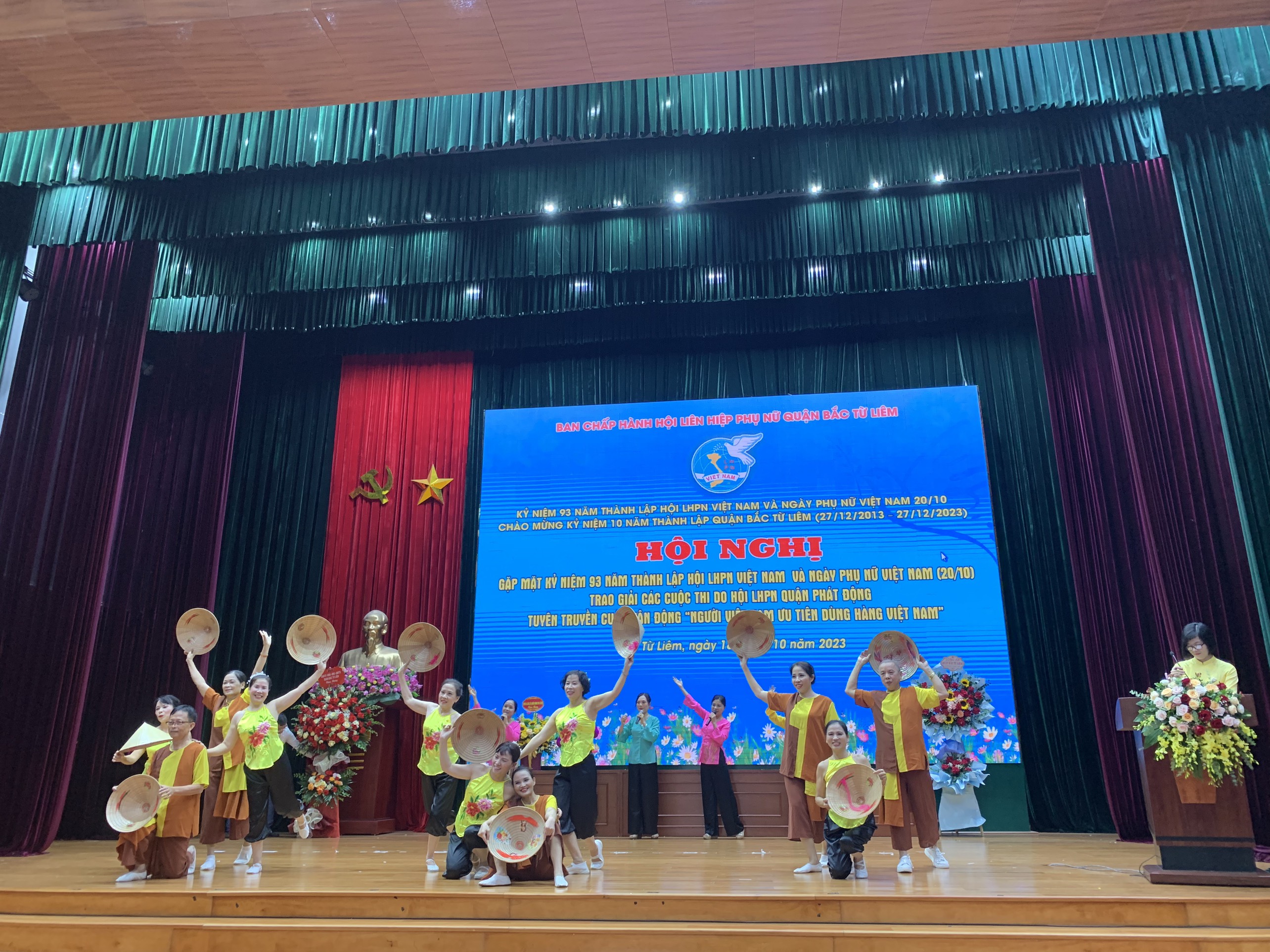 Hội LHPN quận Bắc Từ Liêm: Gặp mặt kỷ niệm 93 năm ngày thành lập Hội LHPN Việt Nam - ảnh 1