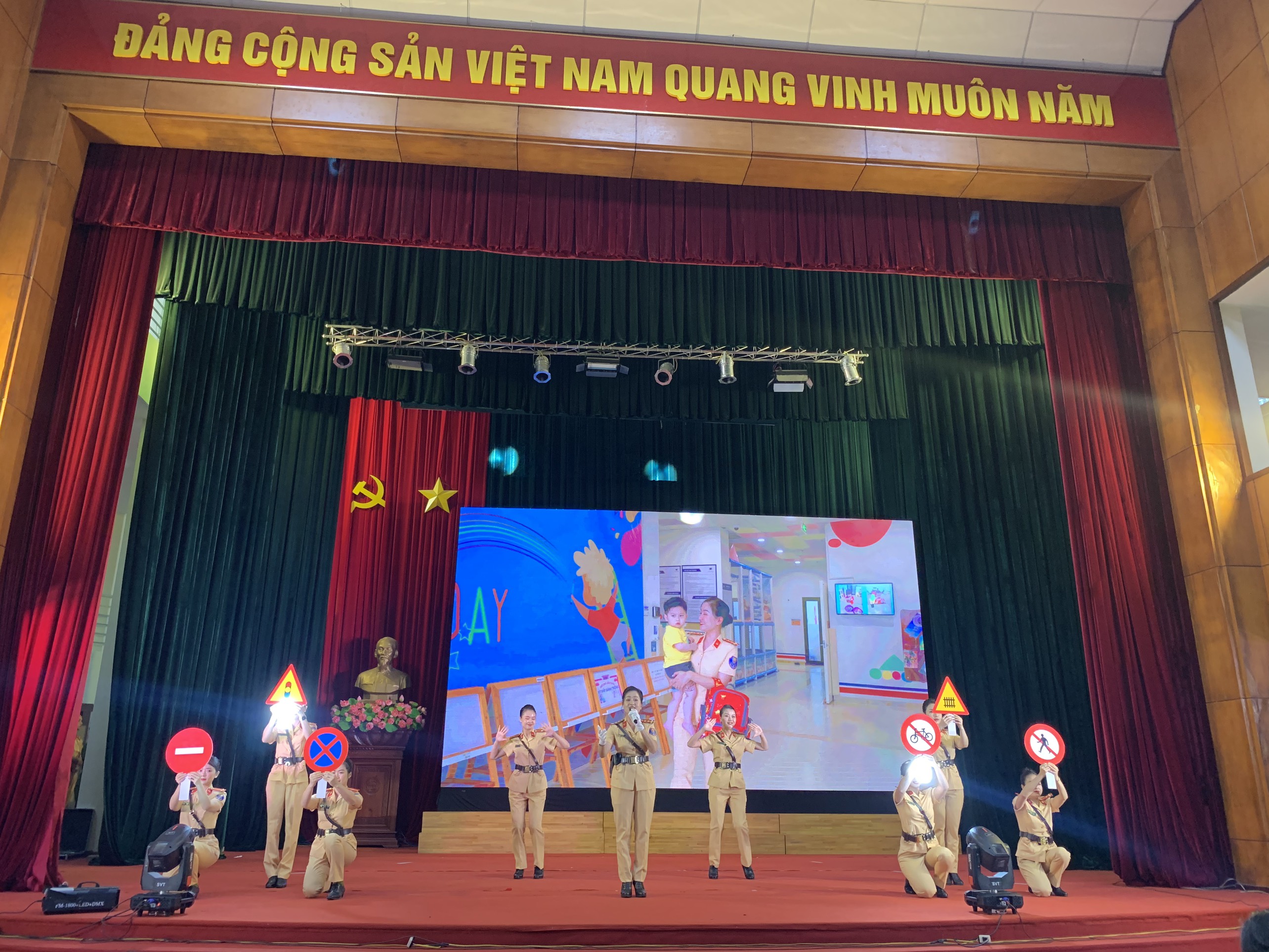 Sôi nổi Hội thi “nữ tuyên truyền viên giỏi về an toàn giao thông” năm 2023 - ảnh 2