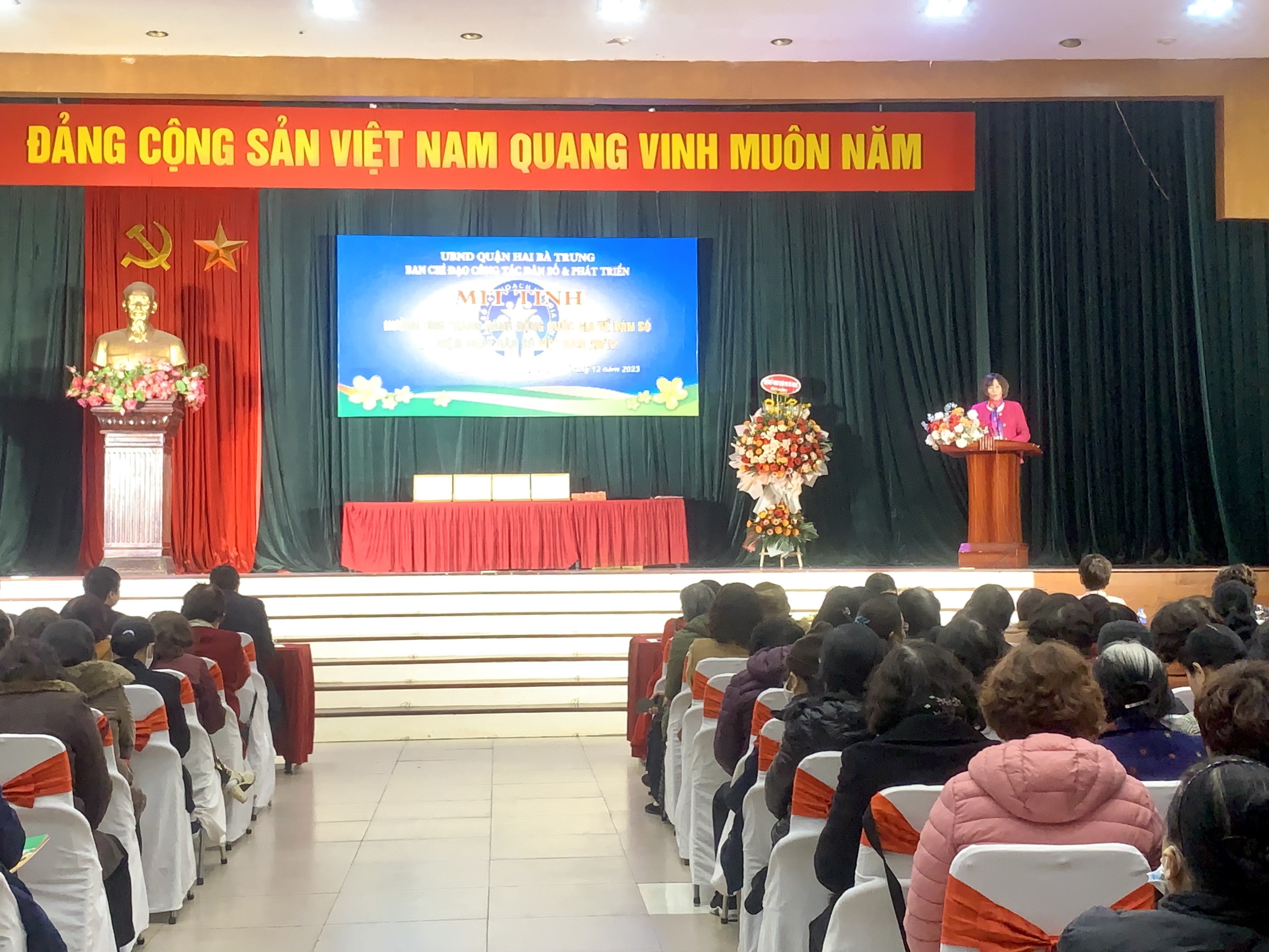 Trao kỷ niệm chương “Vì sự nghiệp Dân số” cho 47 cá nhân tiêu biểu - ảnh 1