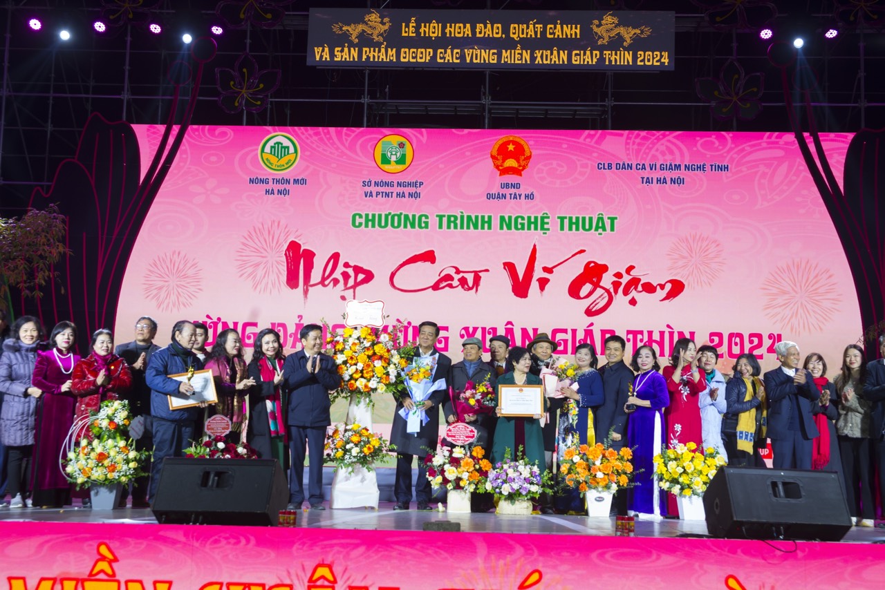 Nhịp cầu Ví Giặm mừng Đảng, mừng xuân, mừng đất nước đổi mới - ảnh 3