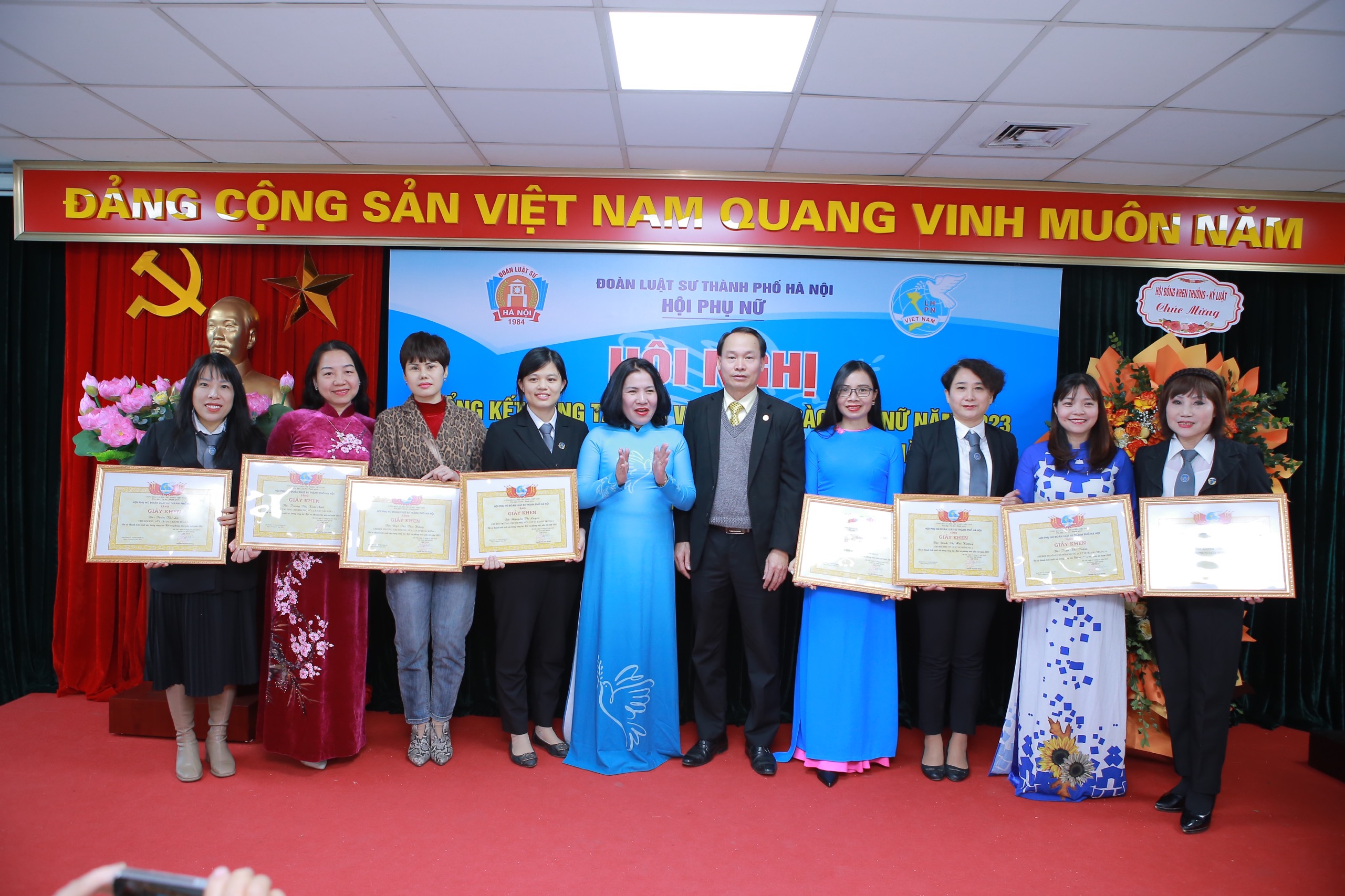 Khen thưởng các tập thể, cá nhân có thành tích xuất sắc trong phong trào Hội Phụ nữ - ảnh 5