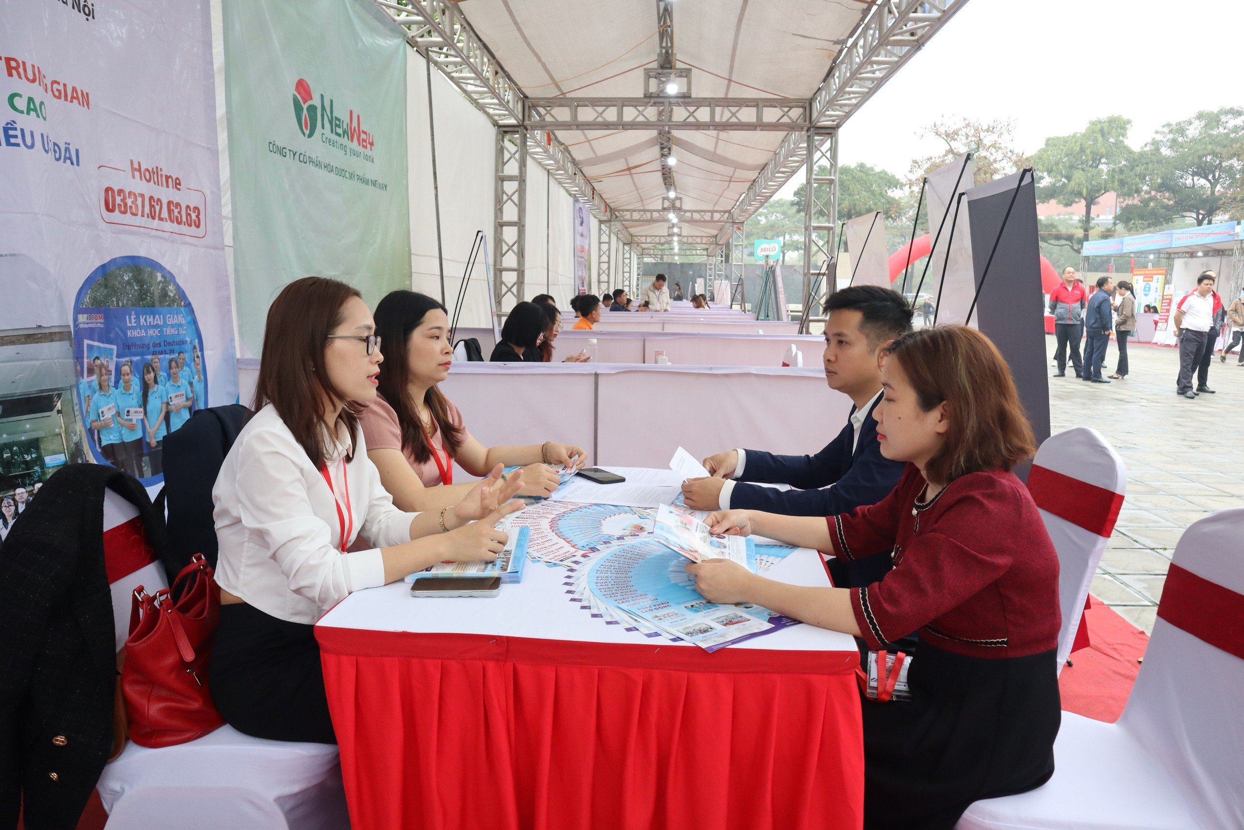 1.820 chỉ tiêu việc làm tại phiên giao dịch và tư vấn việc làm quận Nam Từ Liêm - ảnh 4