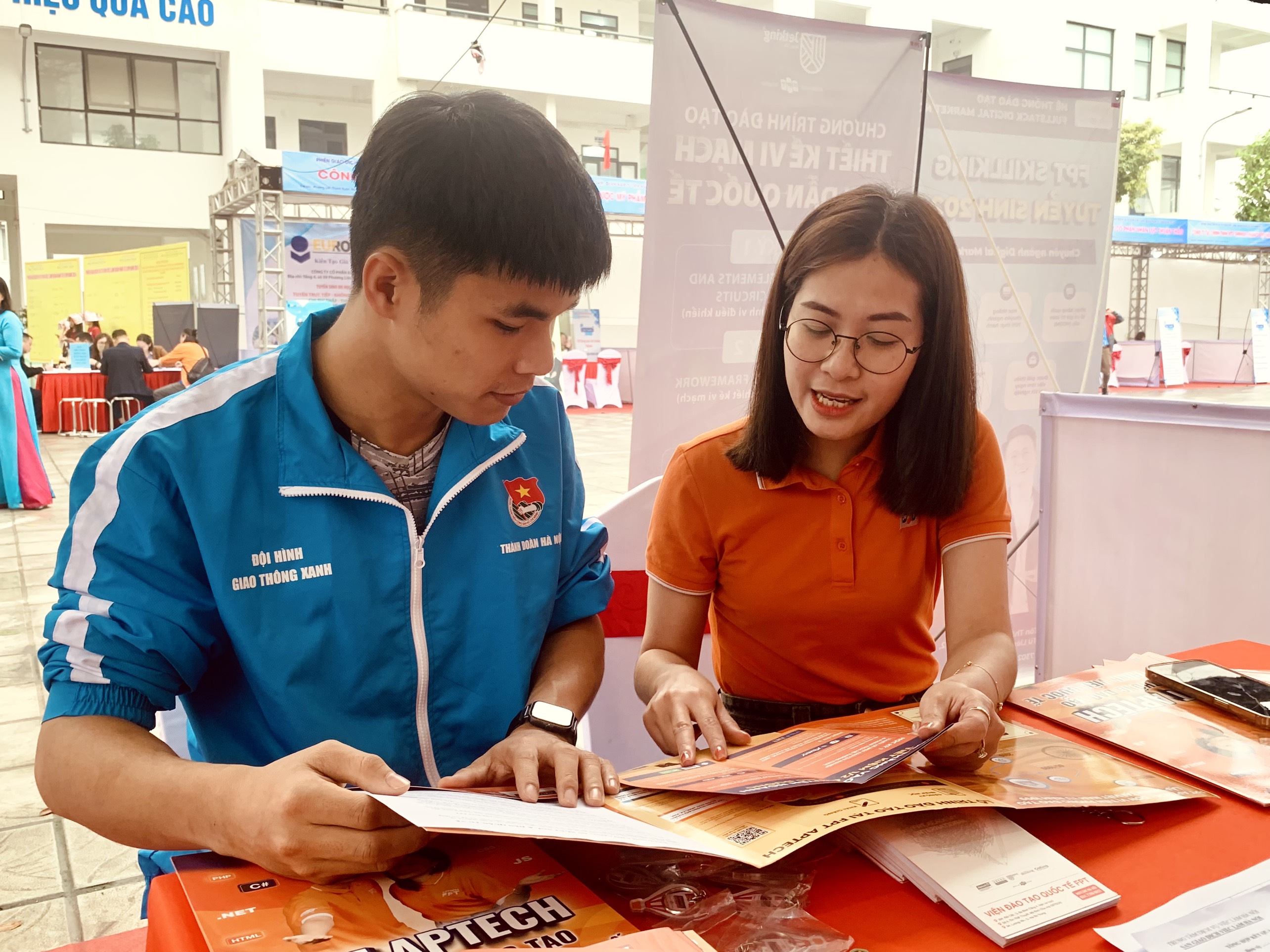 1.820 chỉ tiêu việc làm tại phiên giao dịch và tư vấn việc làm quận Nam Từ Liêm - ảnh 3