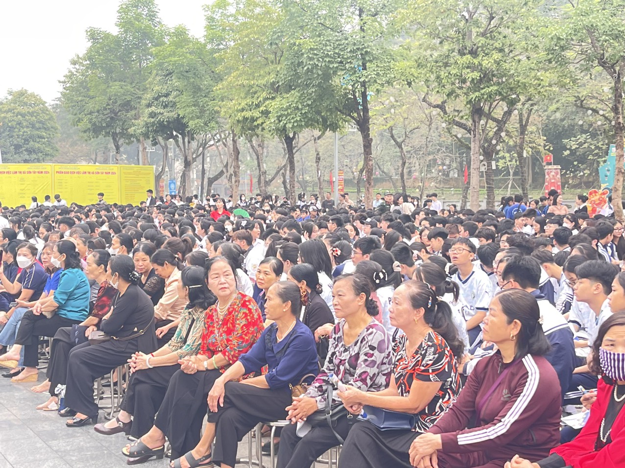 Gần 2.300 chỉ tiêu tuyển dụng tại phiên giao dịch việc làm thị xã Sơn Tây - ảnh 1