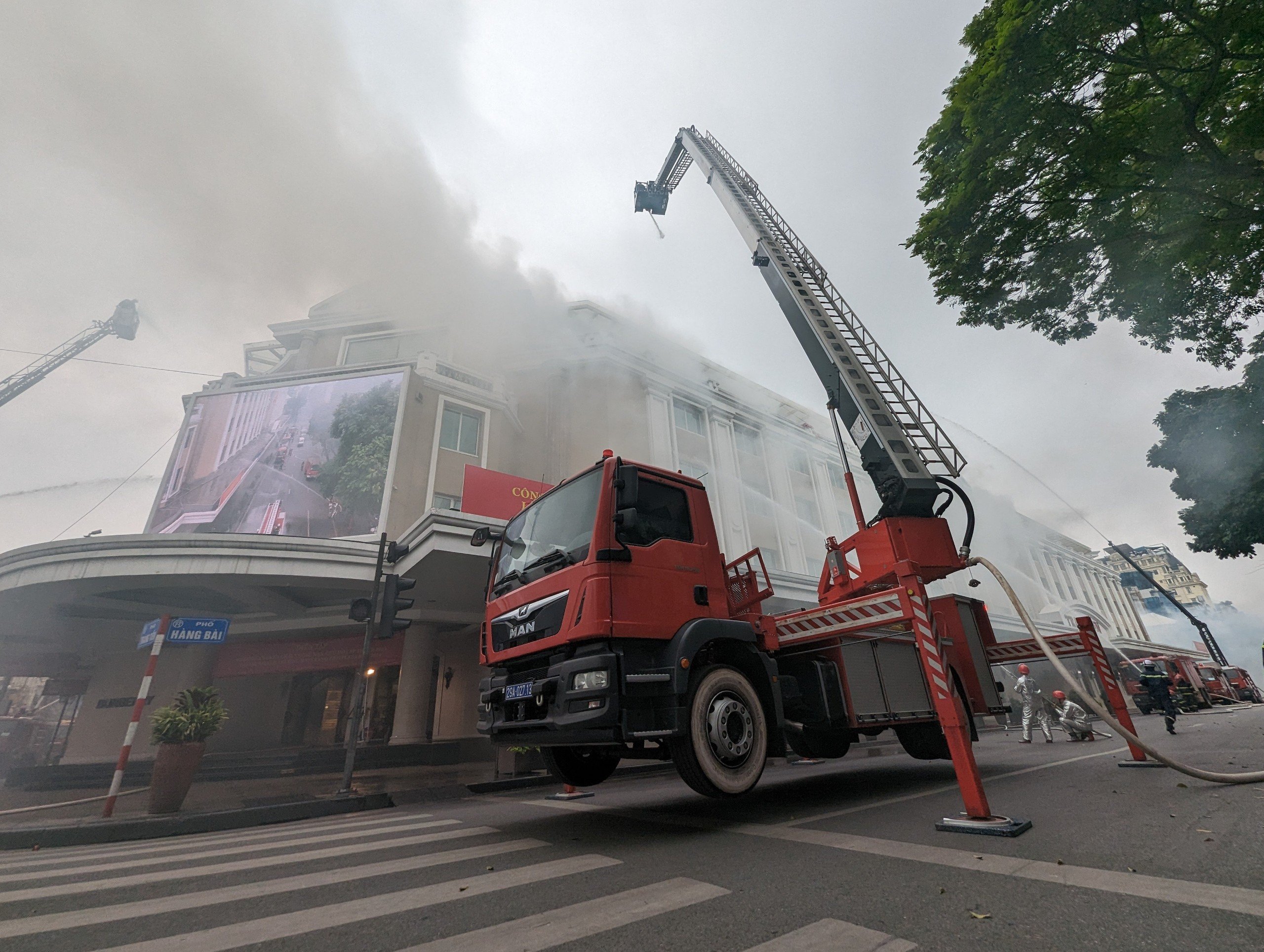 Hà Nội: Diễn tập cứu hộ hơn trăm người mắc kẹt trong rạp chiếu phim - ảnh 3