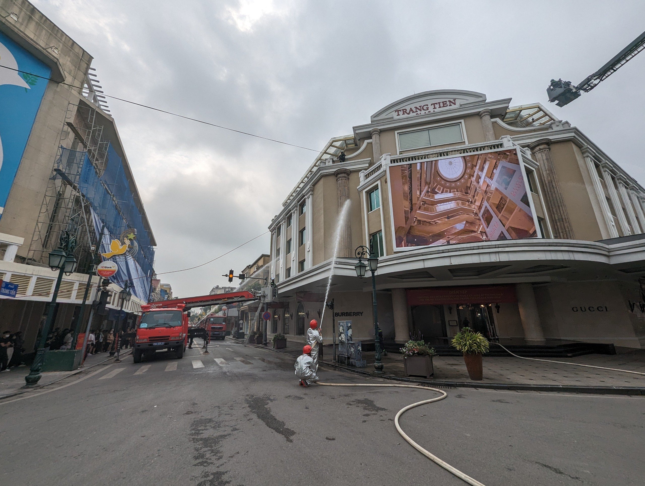 Hà Nội: Diễn tập cứu hộ hơn trăm người mắc kẹt trong rạp chiếu phim - ảnh 2