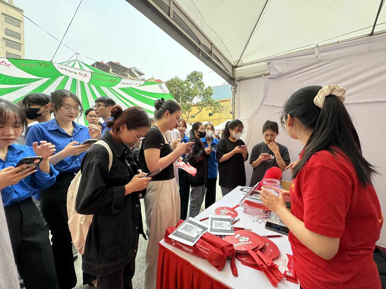 Nhiều chỉ tiêu việc làm bán thời gian dành cho sinh viên - ảnh 4