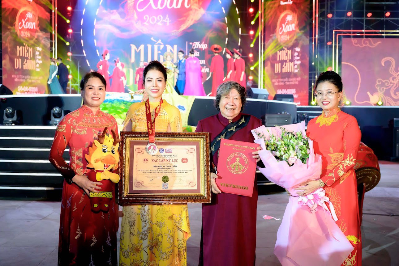 Bộ sưu tập áo dài đầu tiên về phong cảnh đền Hùng được xác lập kỷ lục Việt Nam - ảnh 3