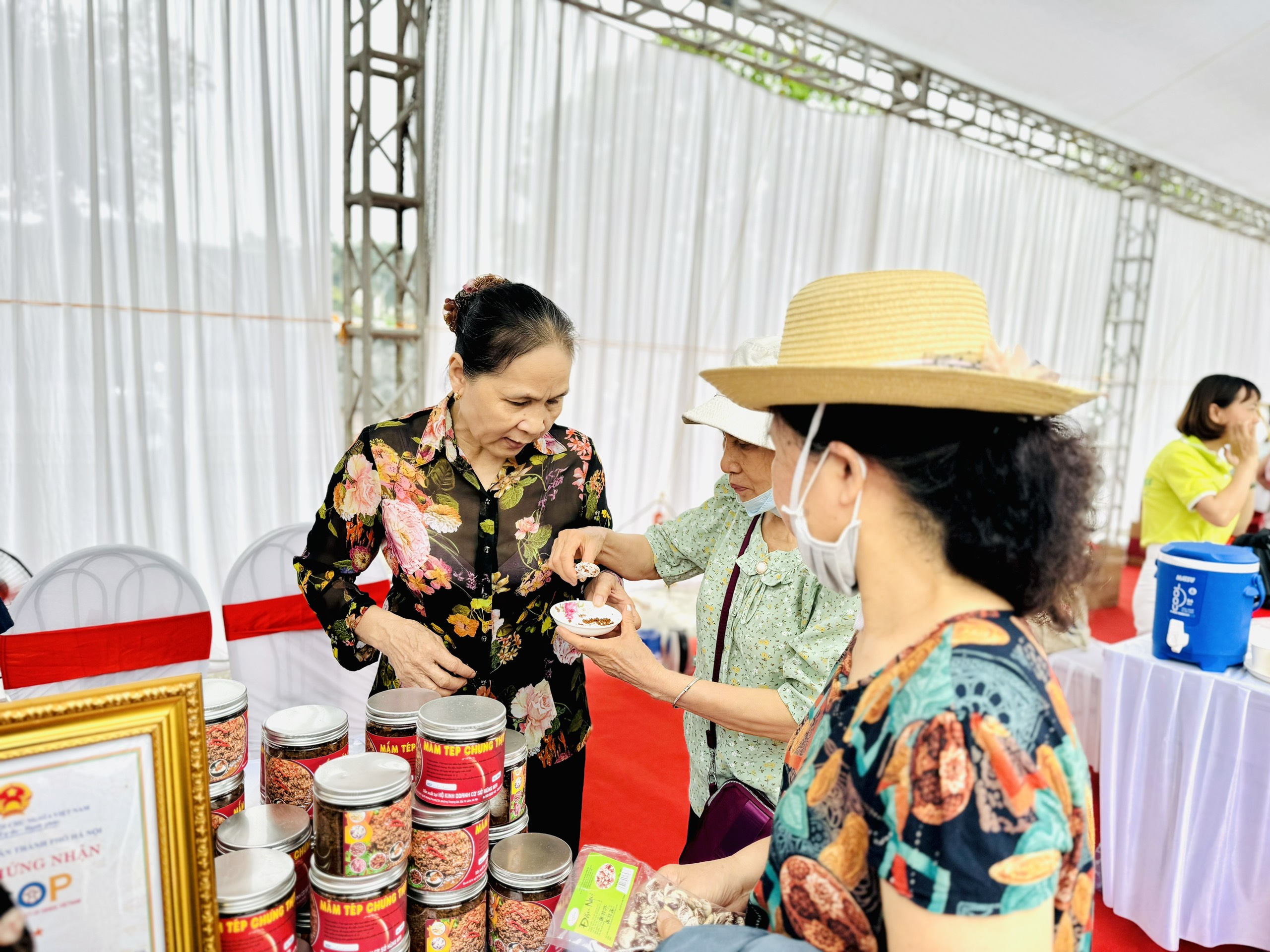 Quận Bắc Từ Liêm: Giới thiệu 22 gian hàng sản phẩm OCOP và sản phẩm làng nghề - ảnh 6