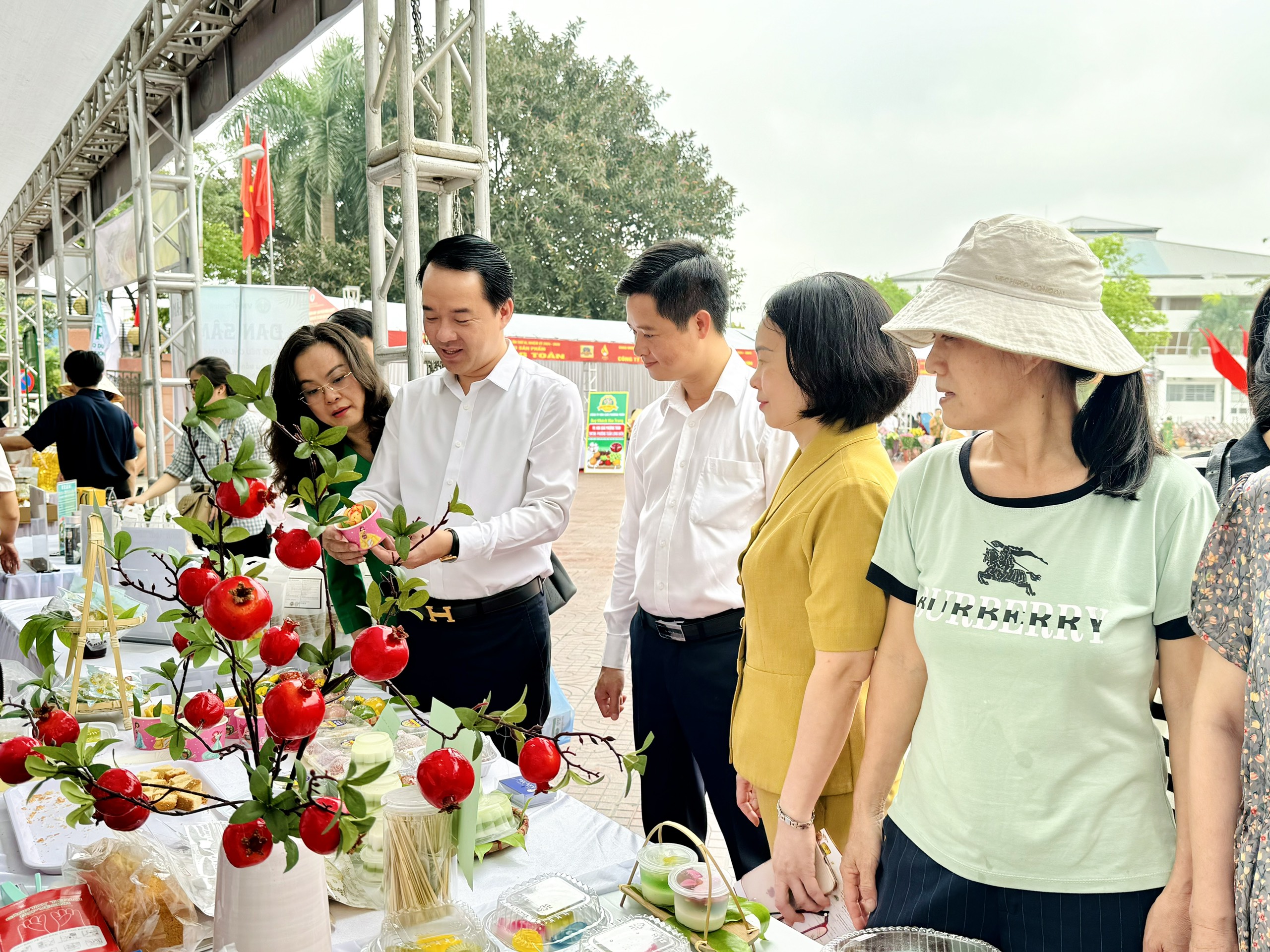 Quận Bắc Từ Liêm: Giới thiệu 22 gian hàng sản phẩm OCOP và sản phẩm làng nghề - ảnh 3