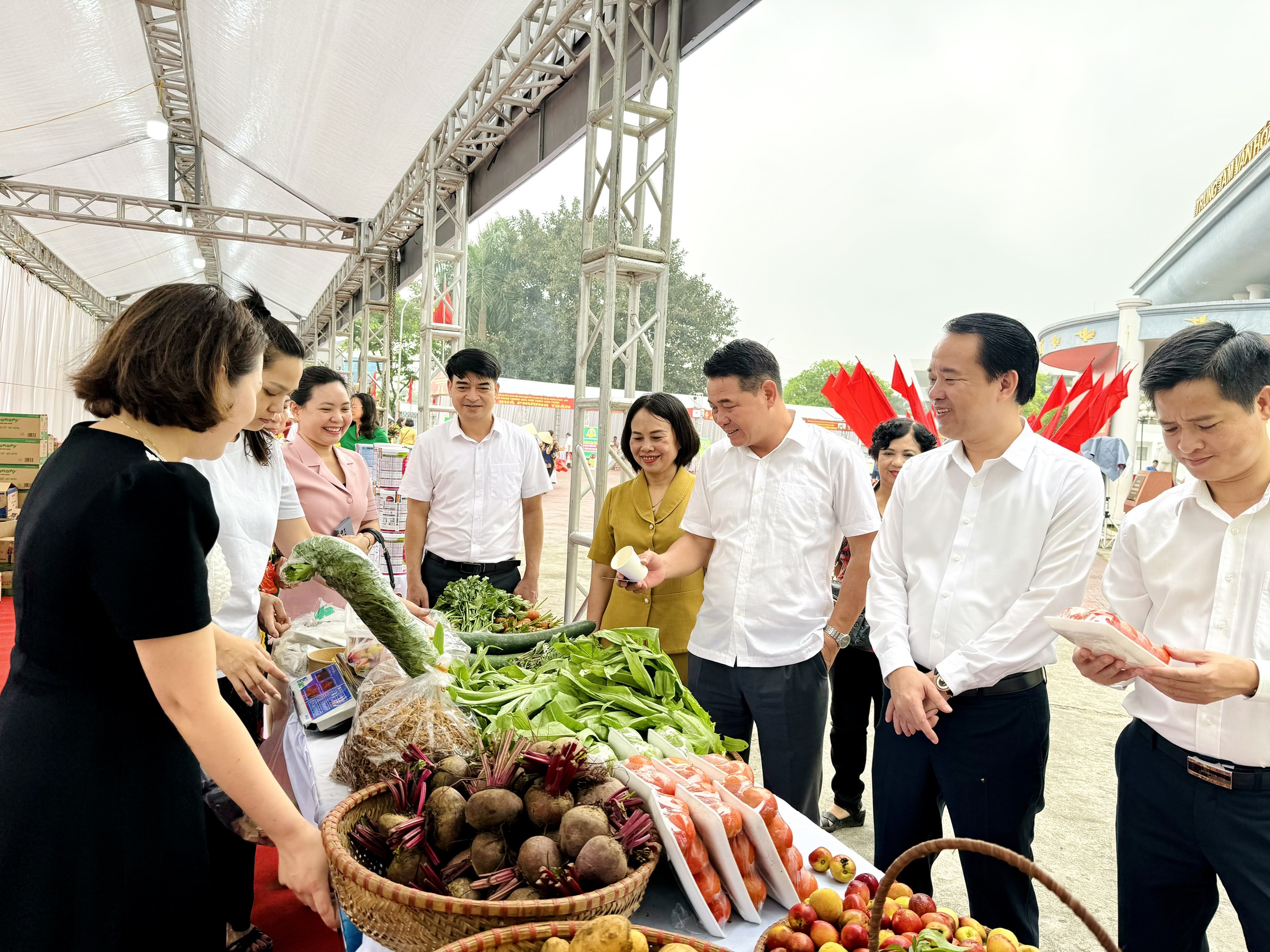 Quận Bắc Từ Liêm: Giới thiệu 22 gian hàng sản phẩm OCOP và sản phẩm làng nghề - ảnh 4