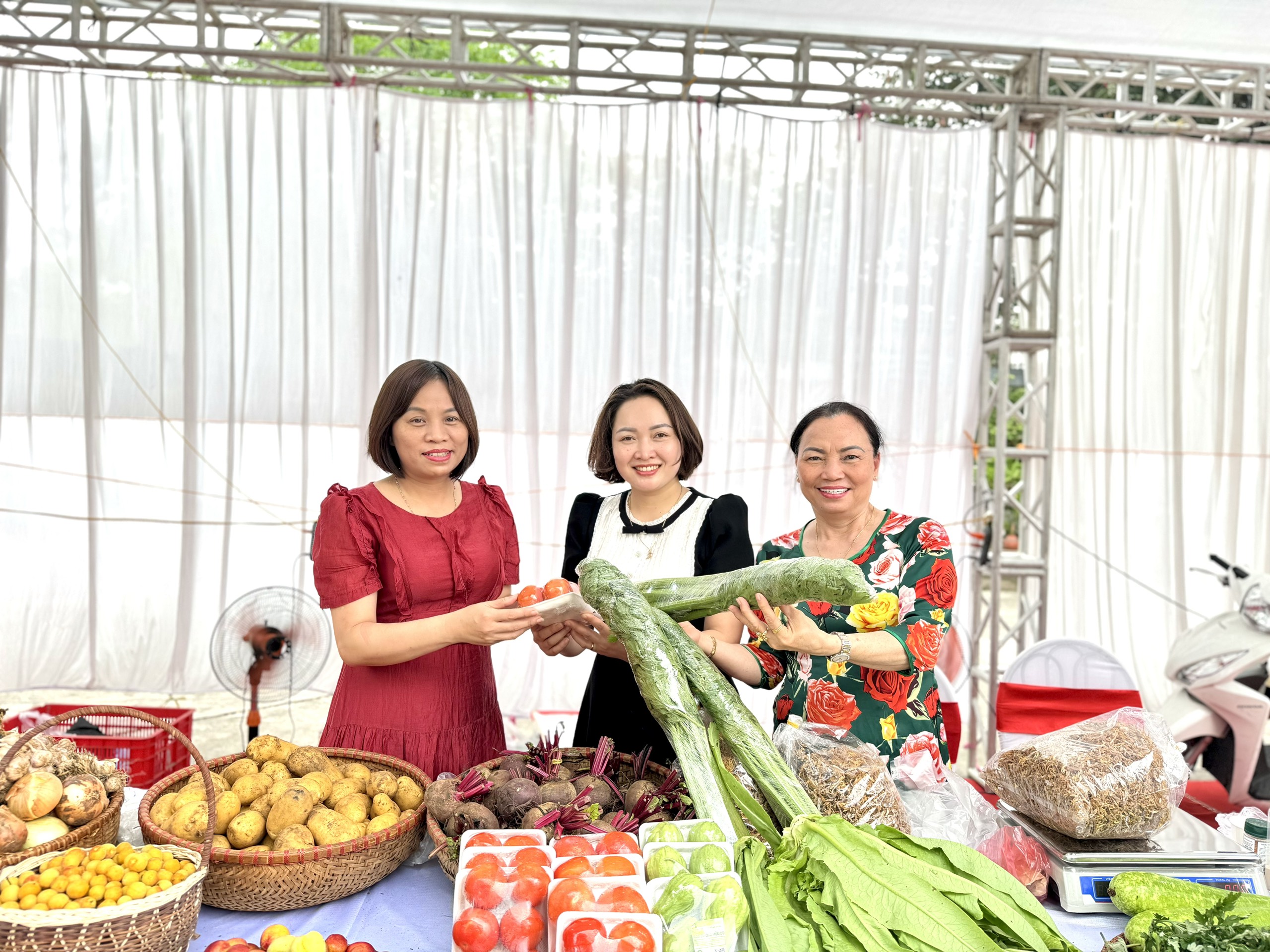 Quận Bắc Từ Liêm: Giới thiệu 22 gian hàng sản phẩm OCOP và sản phẩm làng nghề - ảnh 8