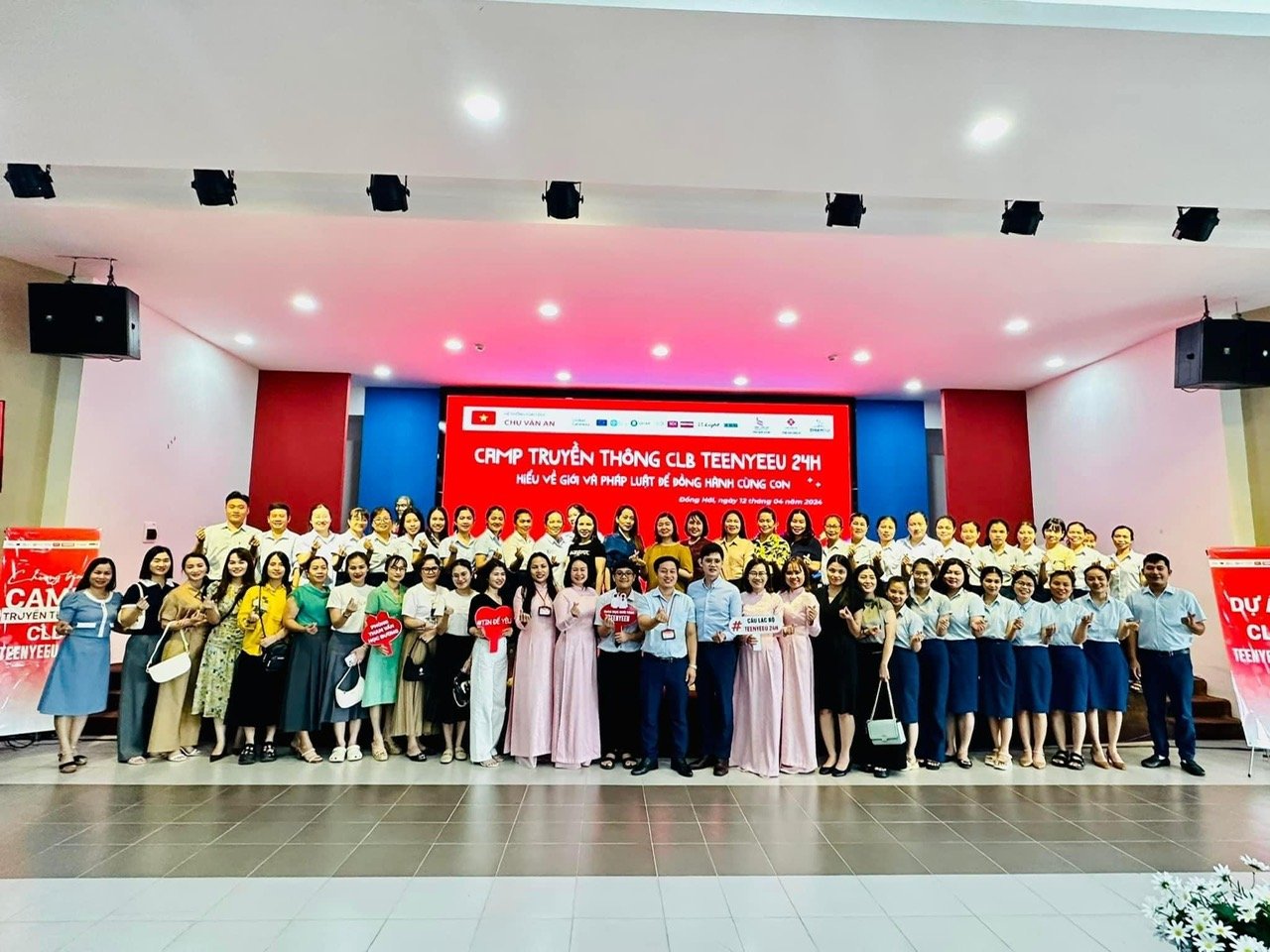 Quảng Bình: 350 học sinh, giáo viên và cha, mẹ tham gia Camp truyền thông CLB Teenyeeu 24h về giới và pháp luật - ảnh 3